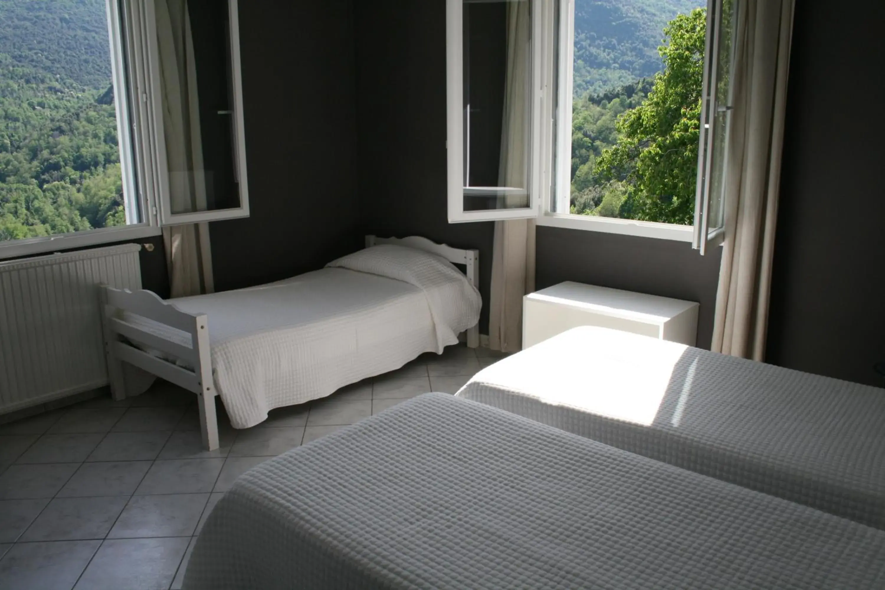 Triple Room with Garden View in Le Refuge Orezza Triple Room with Garden View in Le Refuge Orezza