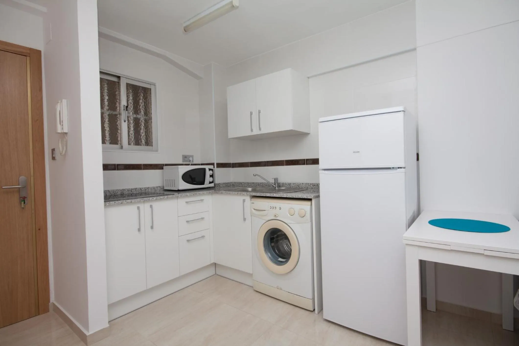 Kitchen or kitchenette in Apartamentos Niza
