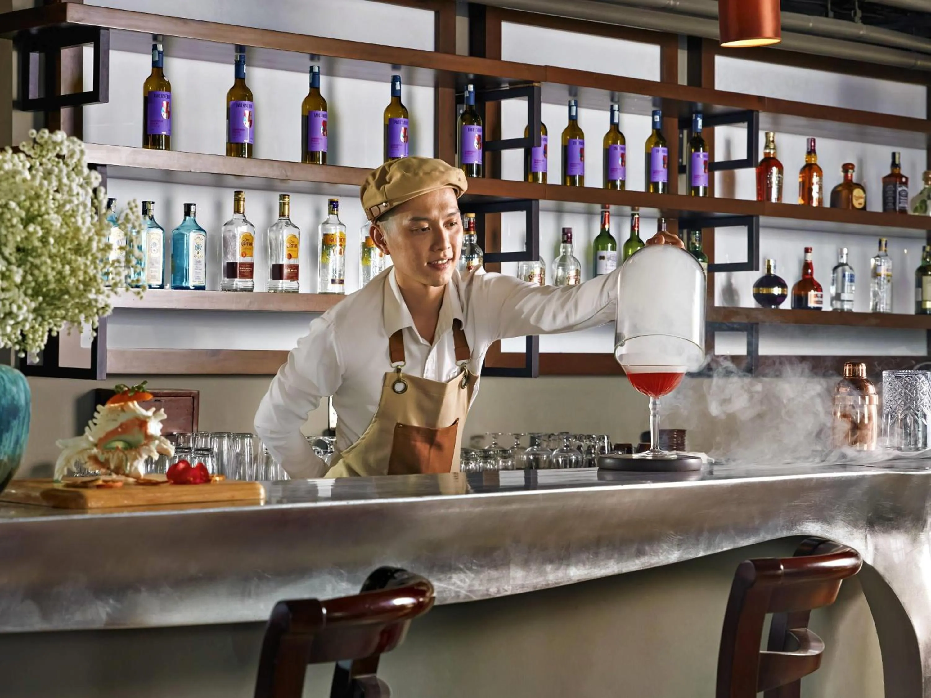 Lounge or bar in Mercure Danang French Village Bana Hills