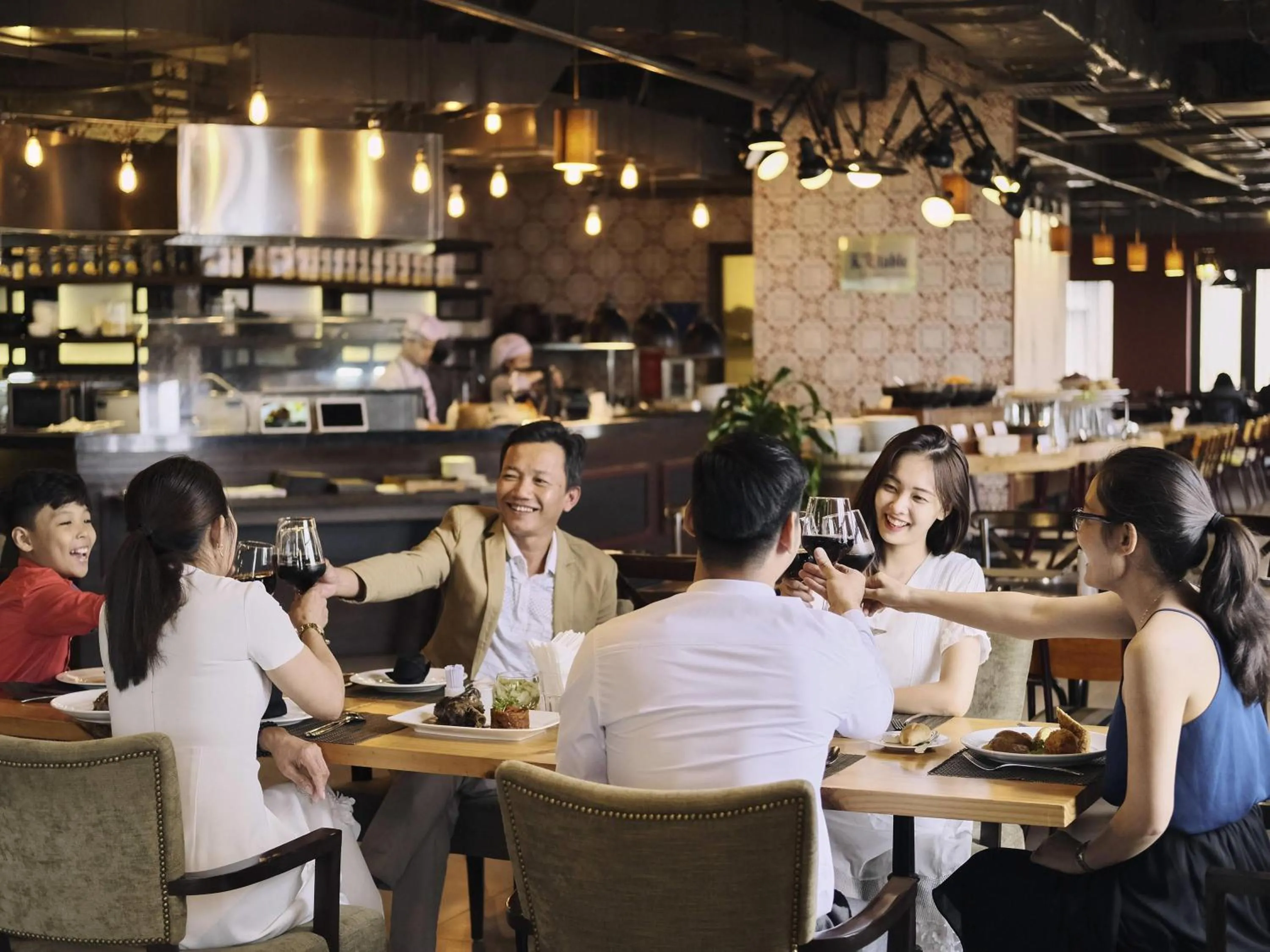 Restaurant/places to eat in Mercure Danang French Village Bana Hills