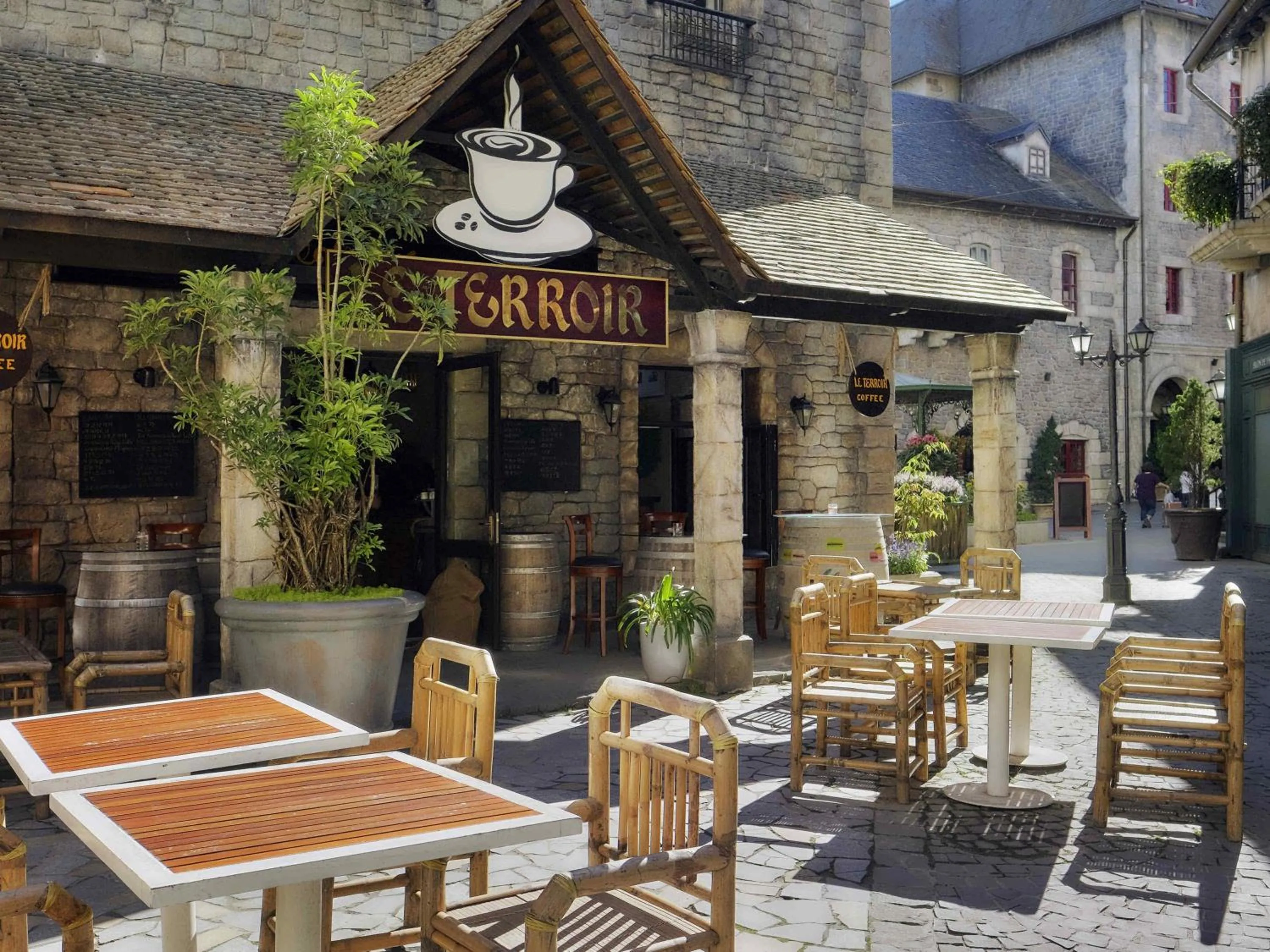 Lounge or bar in Mercure Danang French Village Bana Hills