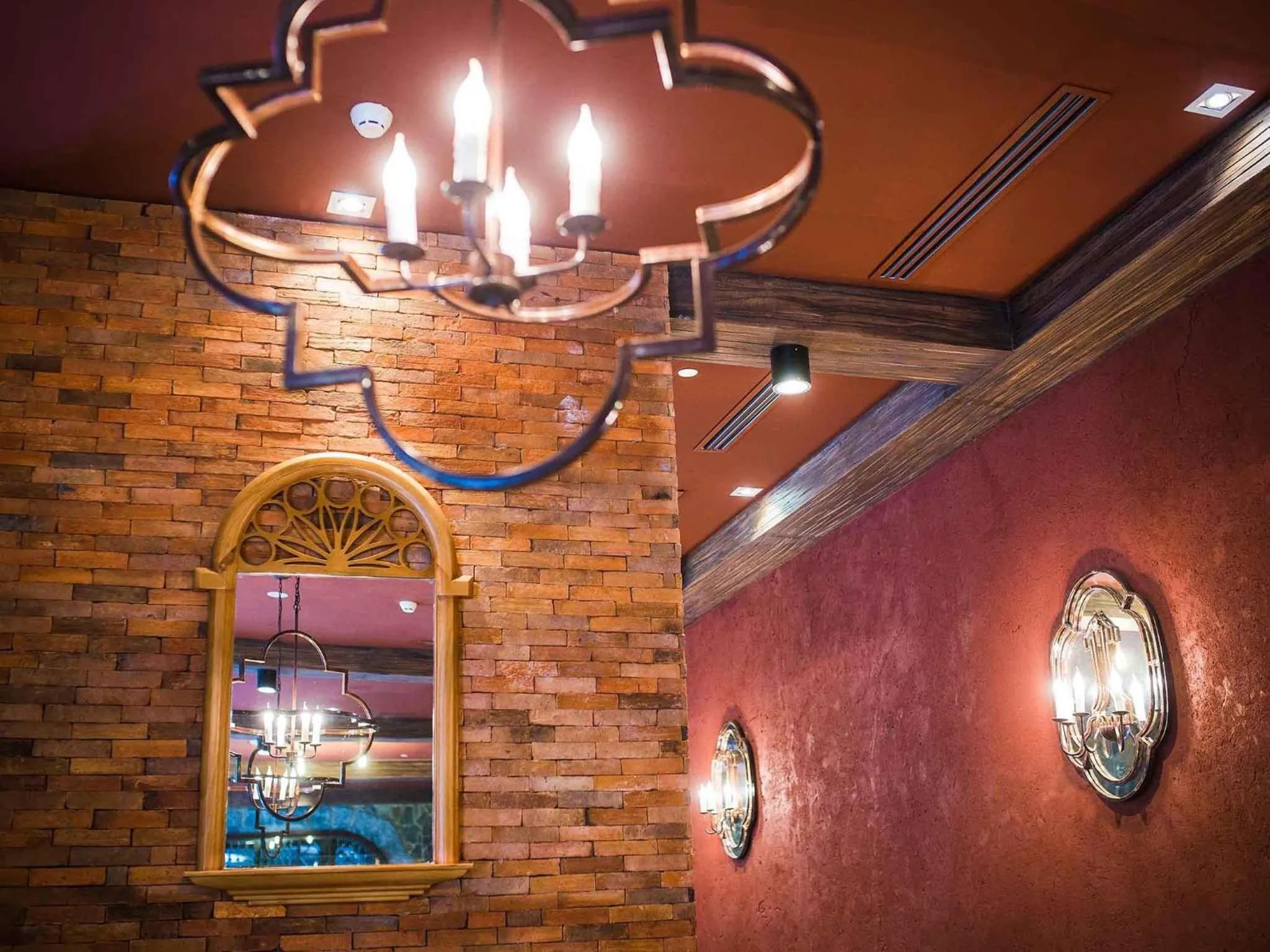 Lounge or bar in Mercure Danang French Village Bana Hills