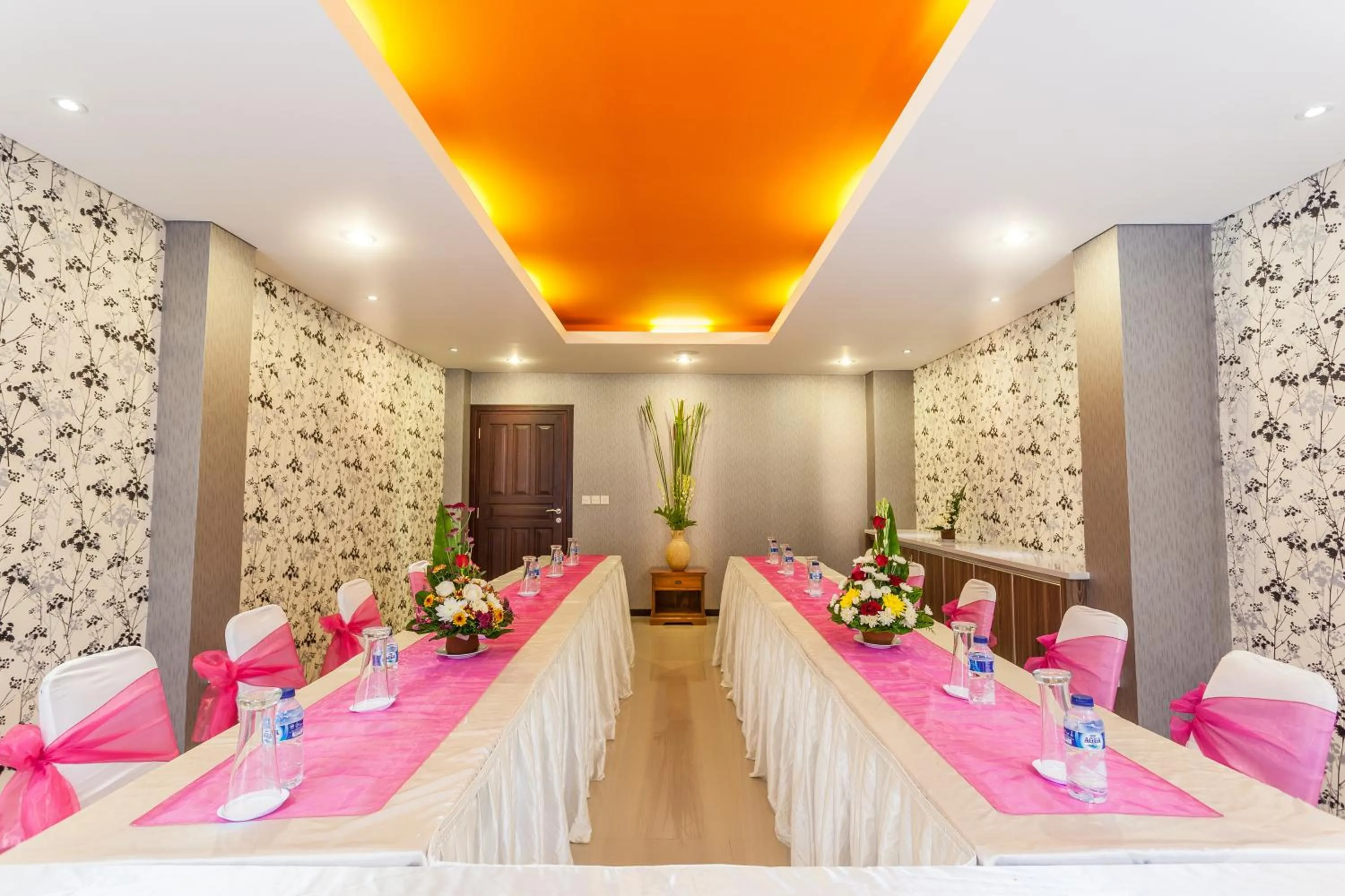 Banquet/Function facilities, Restaurant/Places to Eat in Mahatma Residence