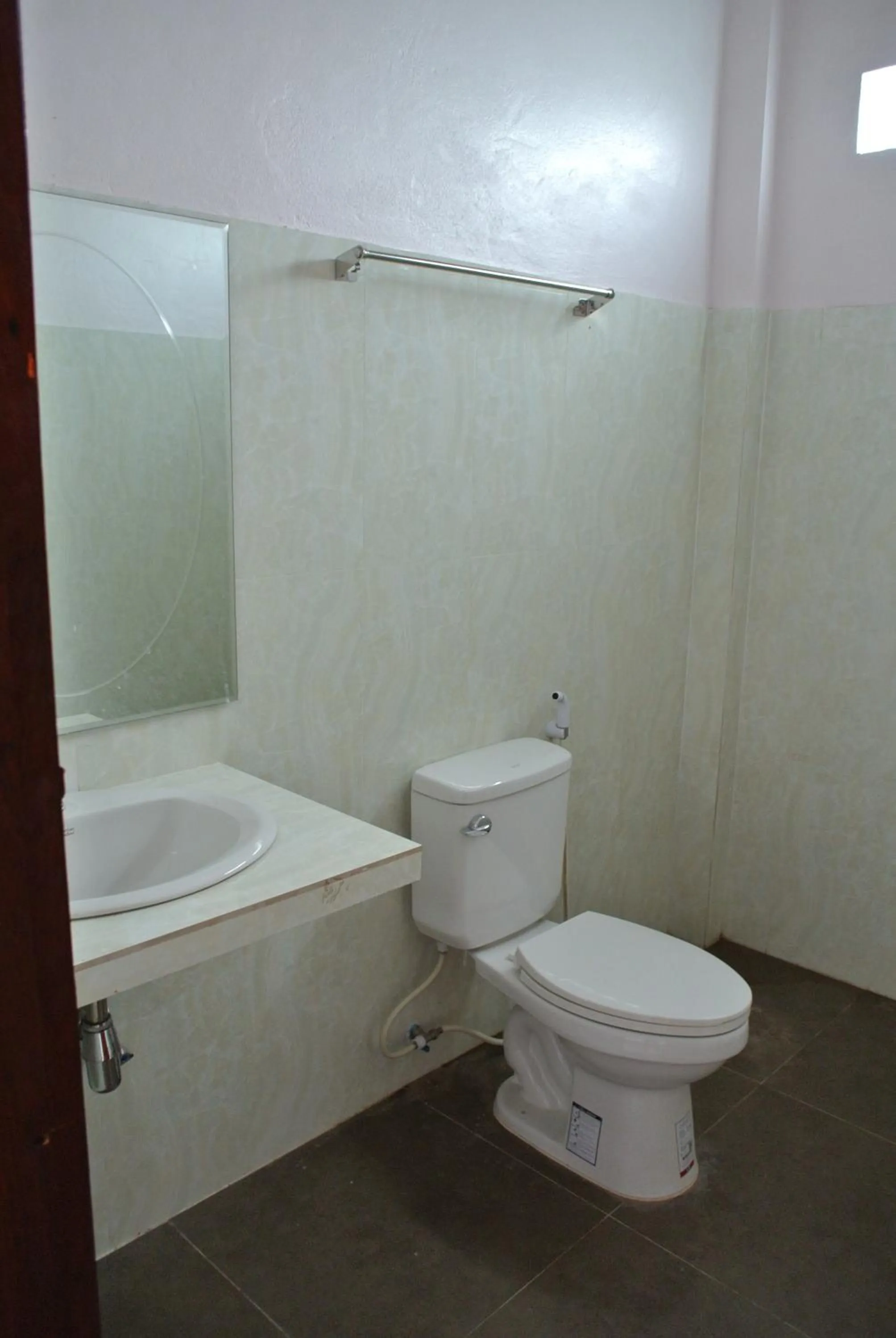 Mama Leurth Sunset Guesthouse