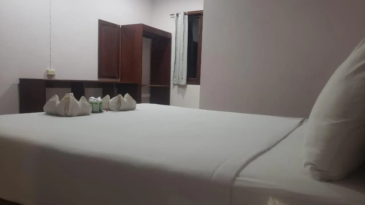 Bed in Mama Leurth Sunset Guesthouse