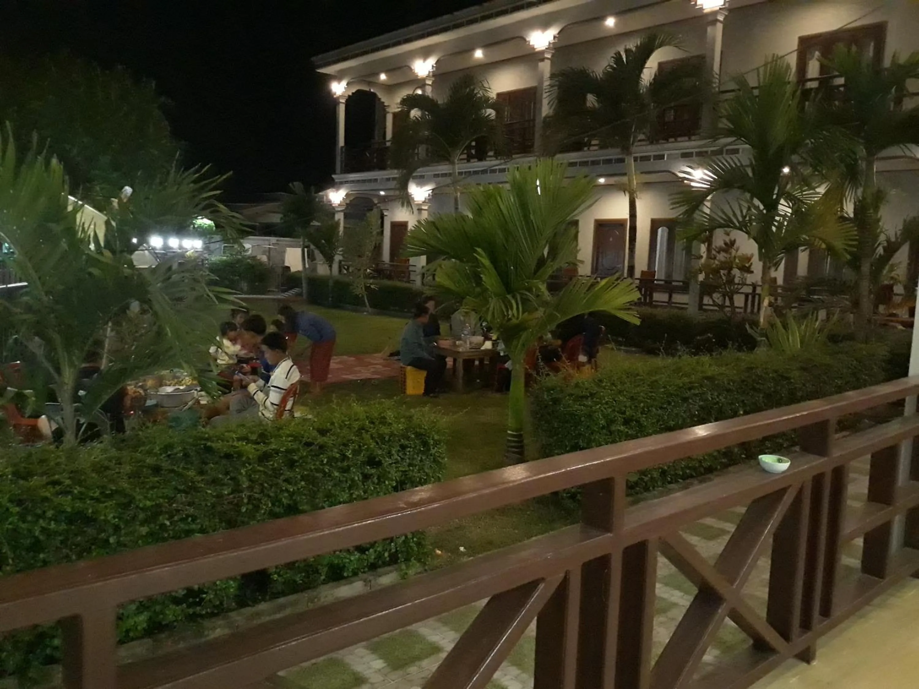 Mama Leurth Sunset Guesthouse