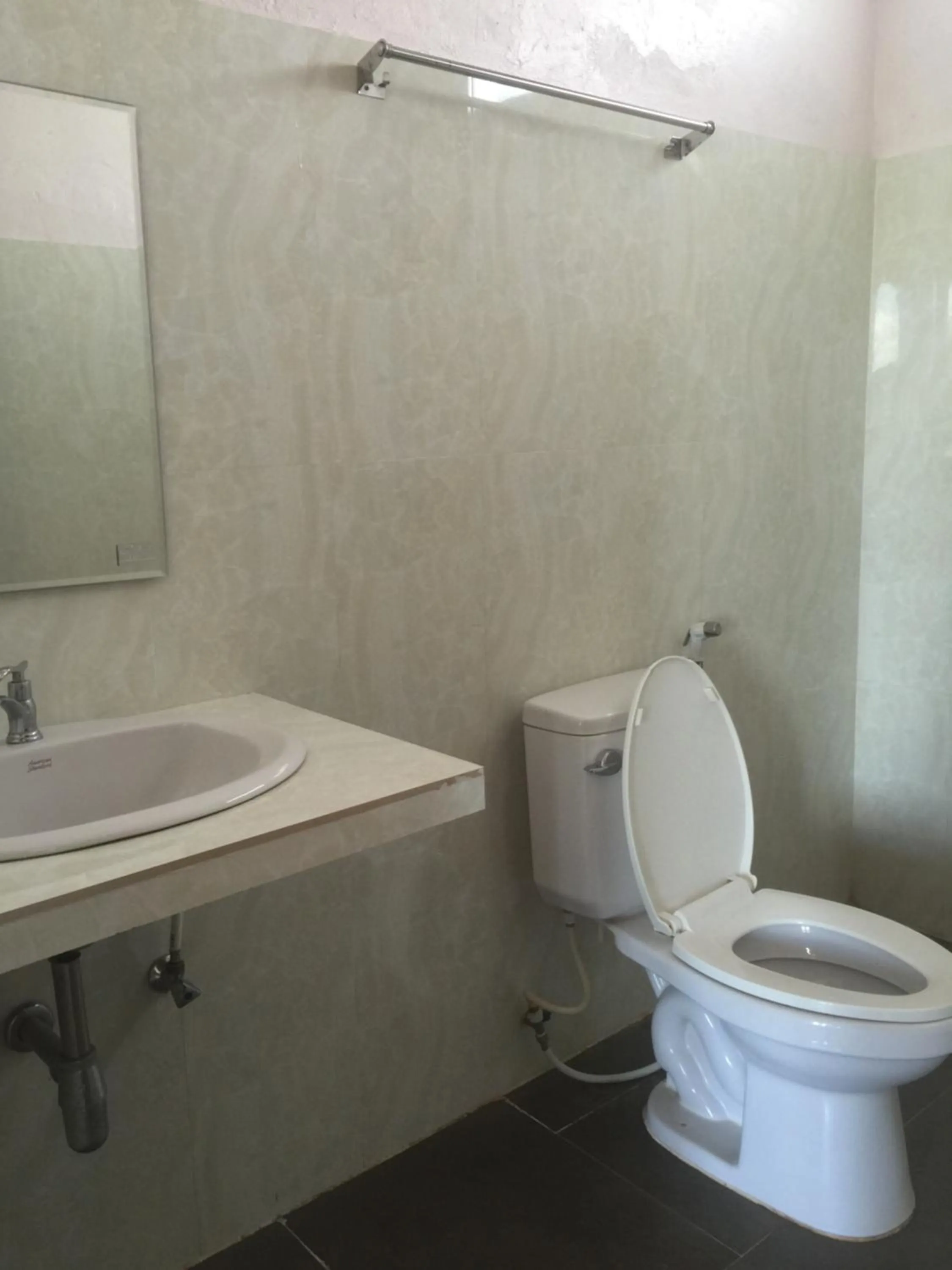 Mama Leurth Sunset Guesthouse