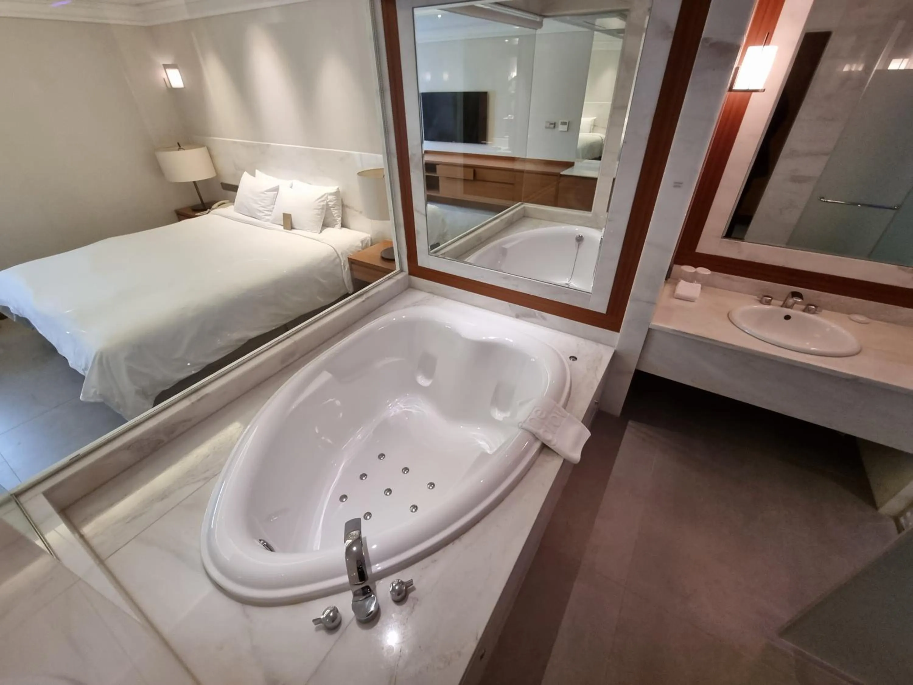 Bed in Pinegrove Hotel