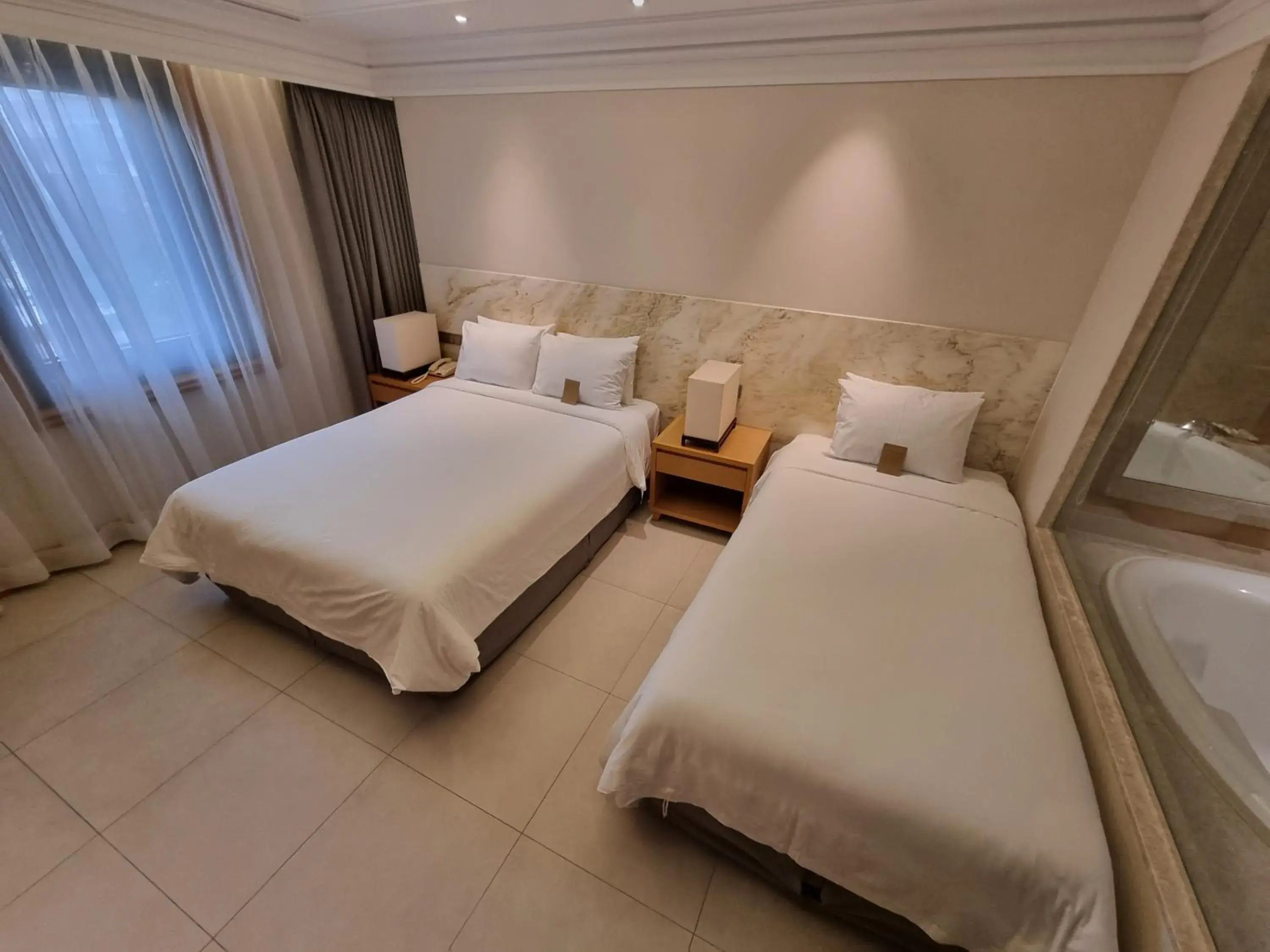 Deluxe Twin Room in Pinegrove Hotel Deluxe Twin Room in Pinegrove Hotel