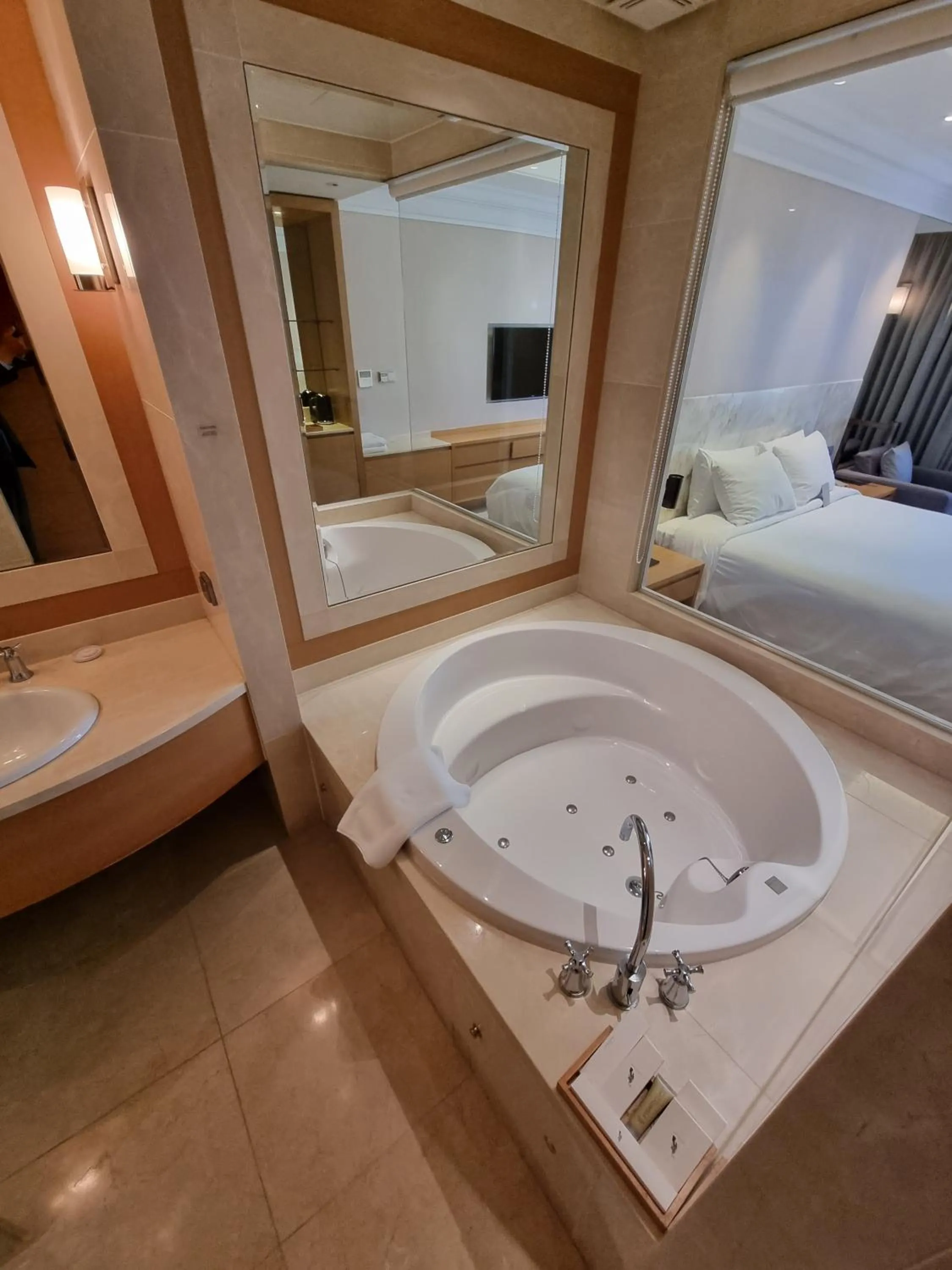 Bed in Pinegrove Hotel