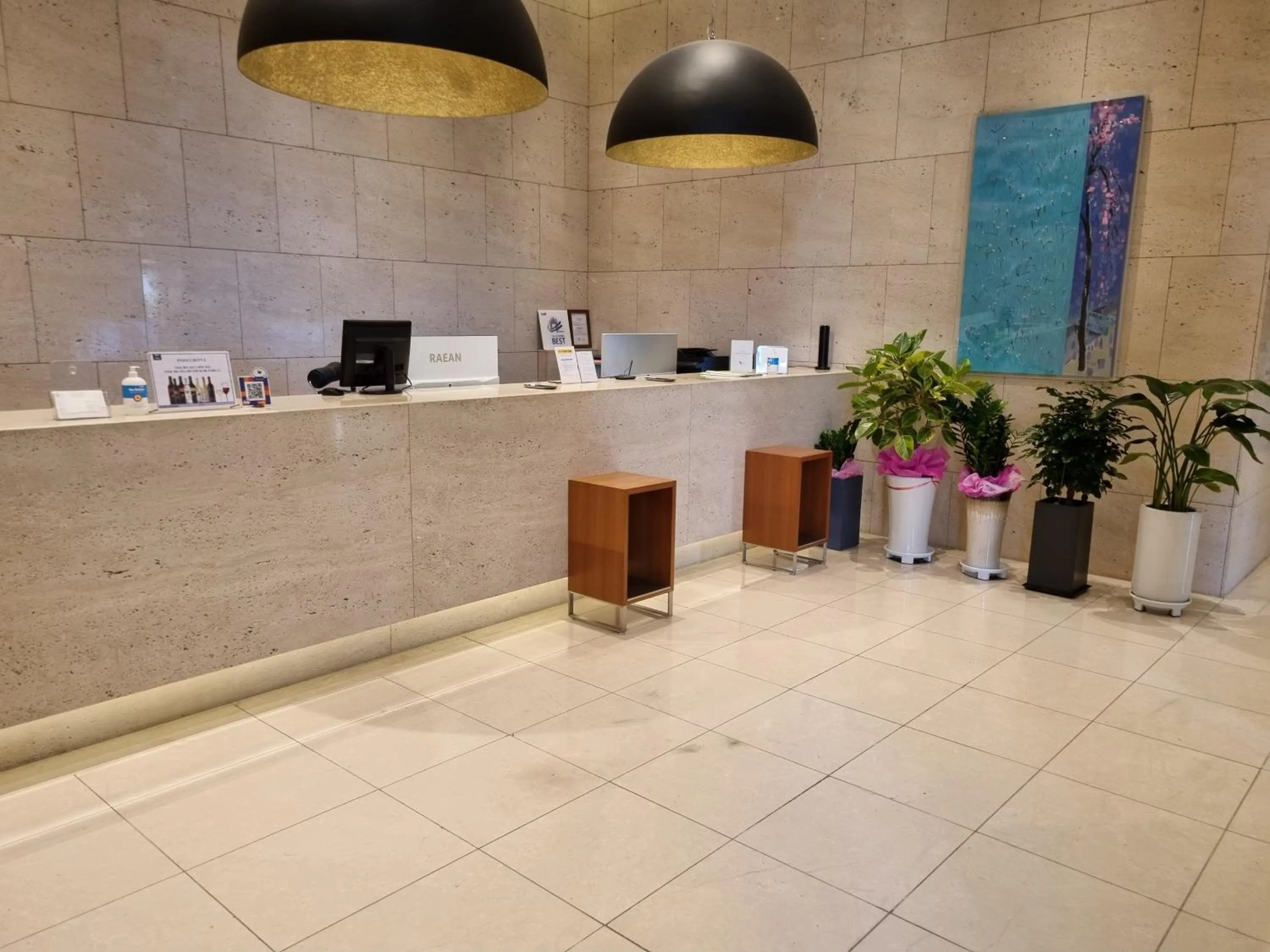 Lobby or reception in Pinegrove Hotel