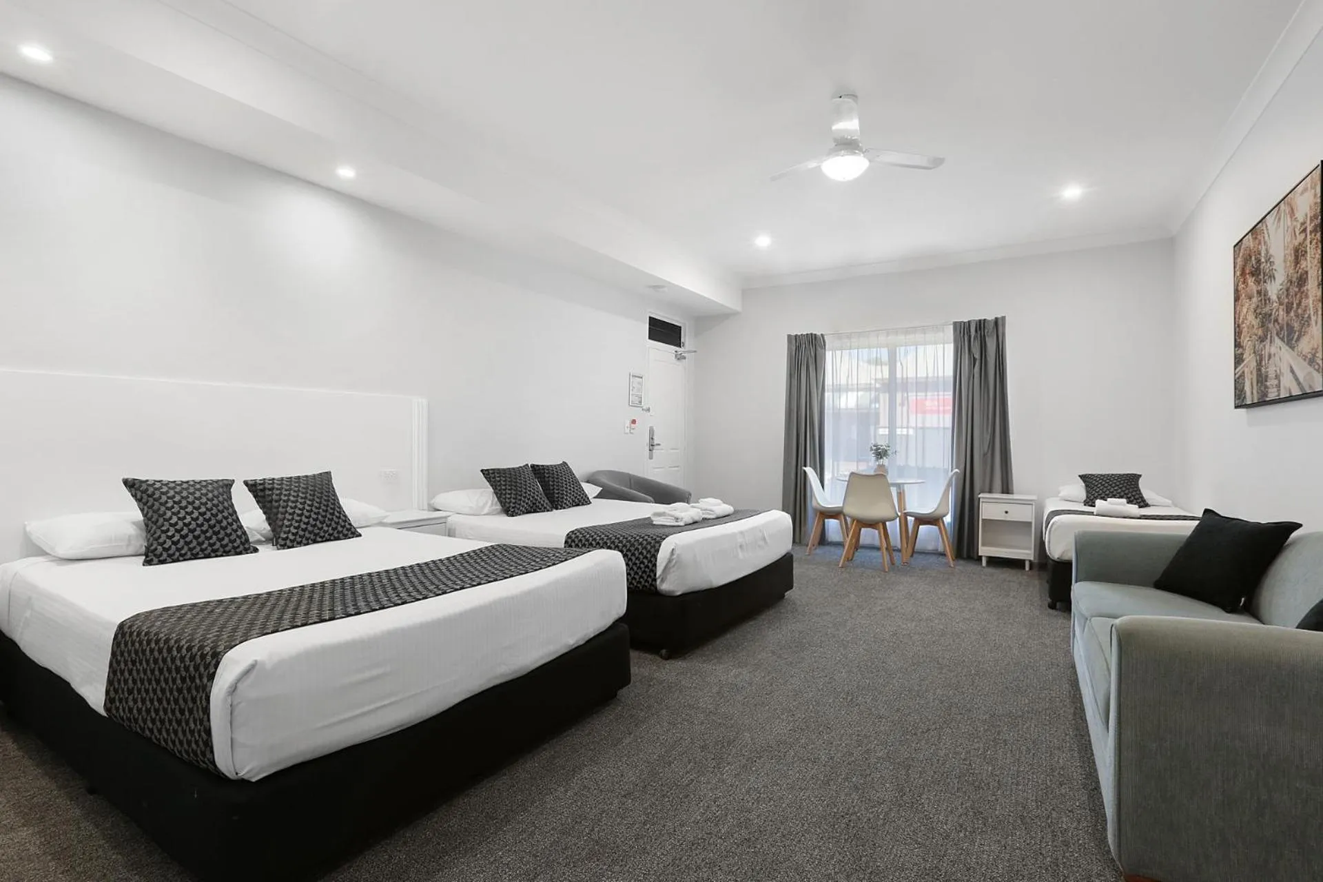 Bed in Shellharbour Village Motel