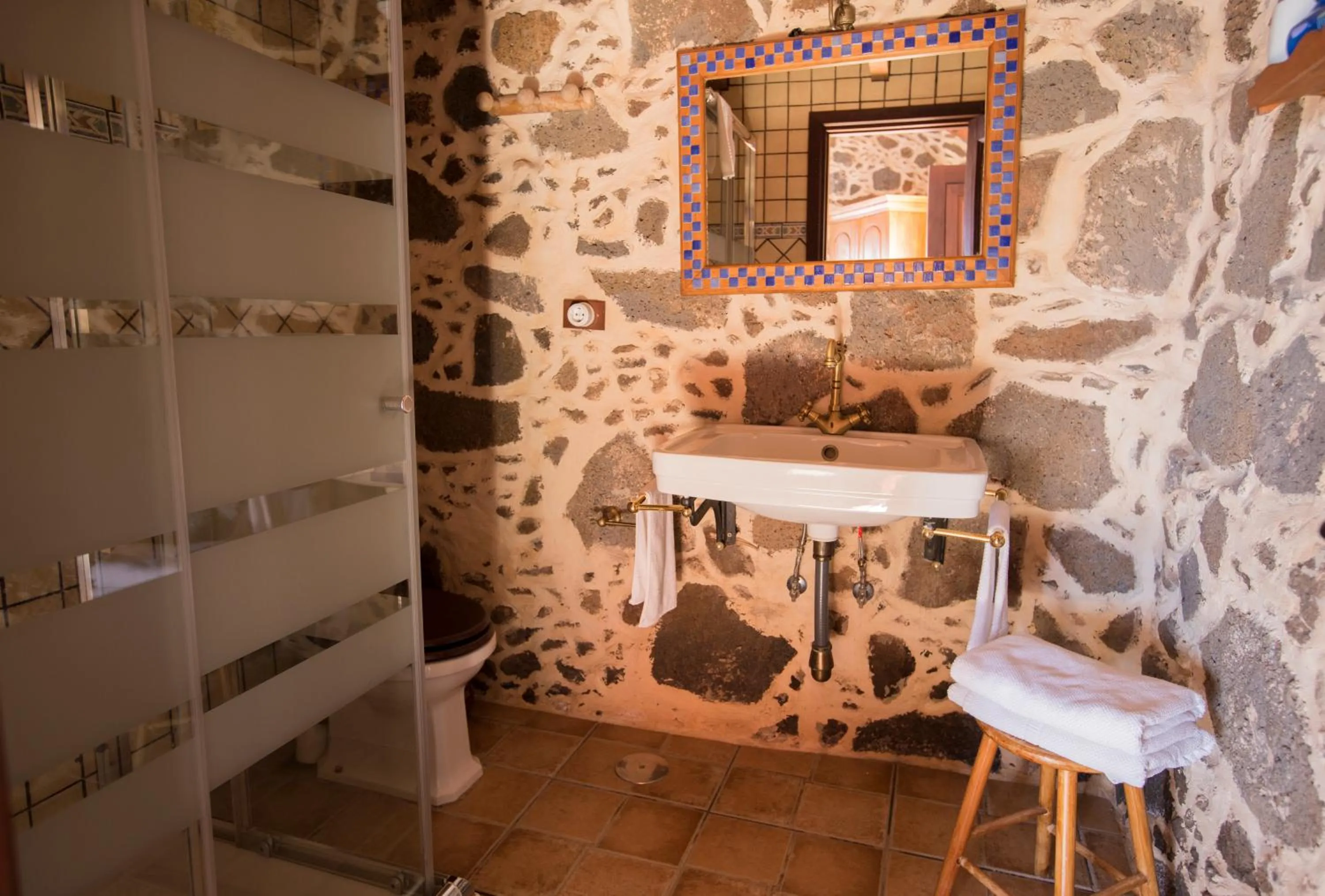 Bathroom in Hotel Rural Restaurante Mahoh