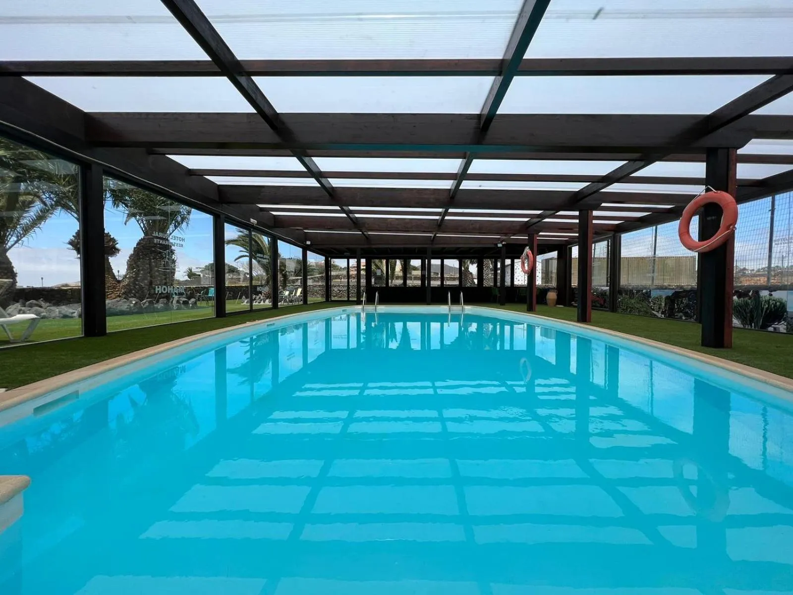 Swimming pool in Hotel Rural Restaurante Mahoh