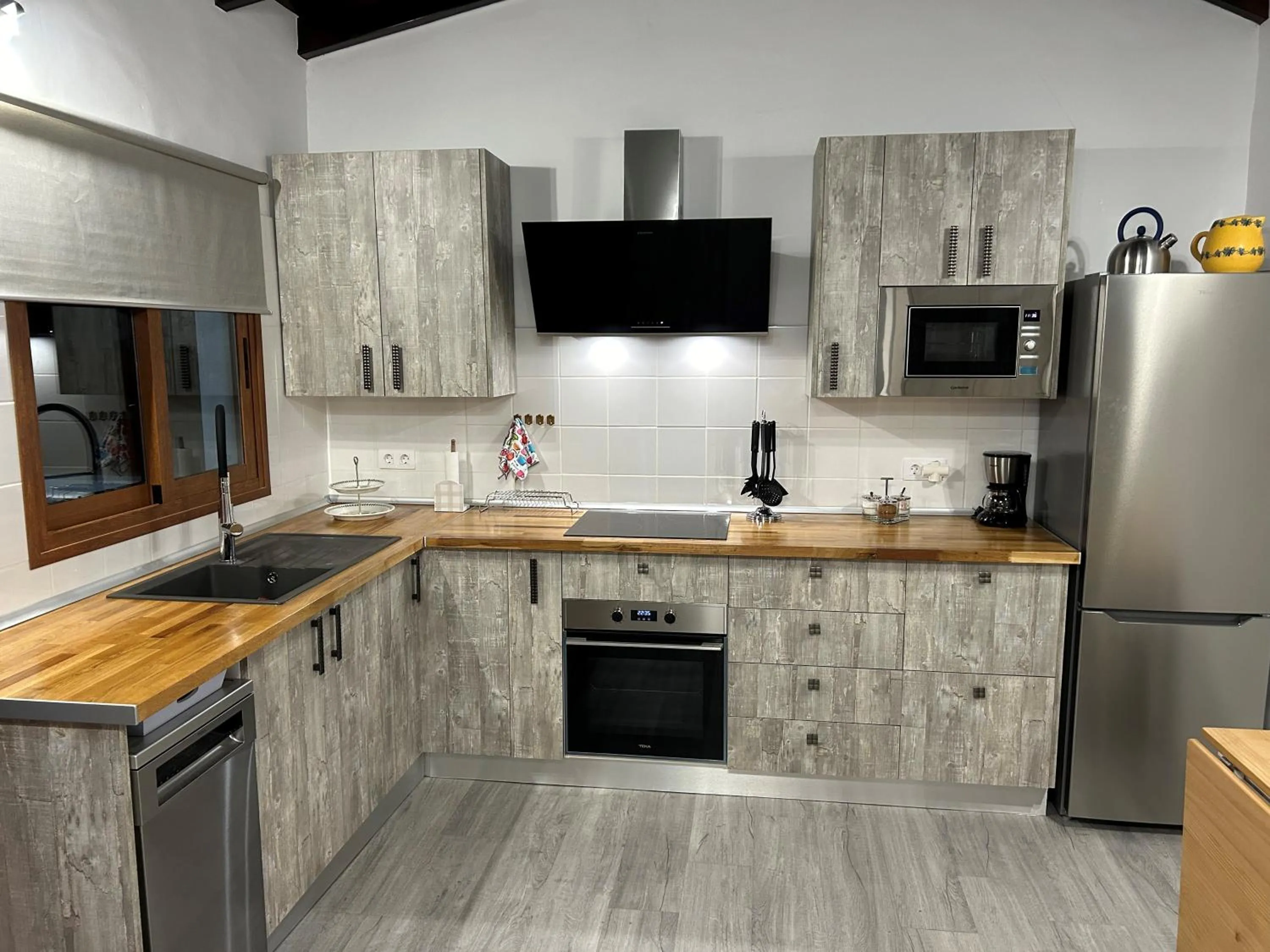 Kitchen or kitchenette in Hotel Rural Restaurante Mahoh