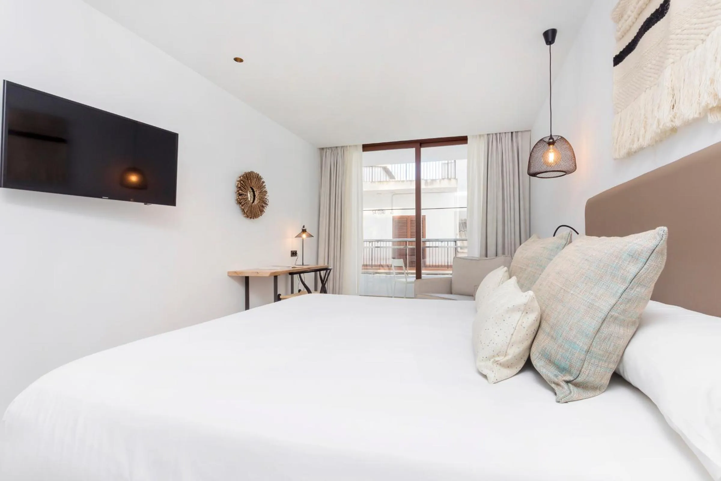 Balcony/Terrace, Bed in Hotel Sa Clau by Mambo