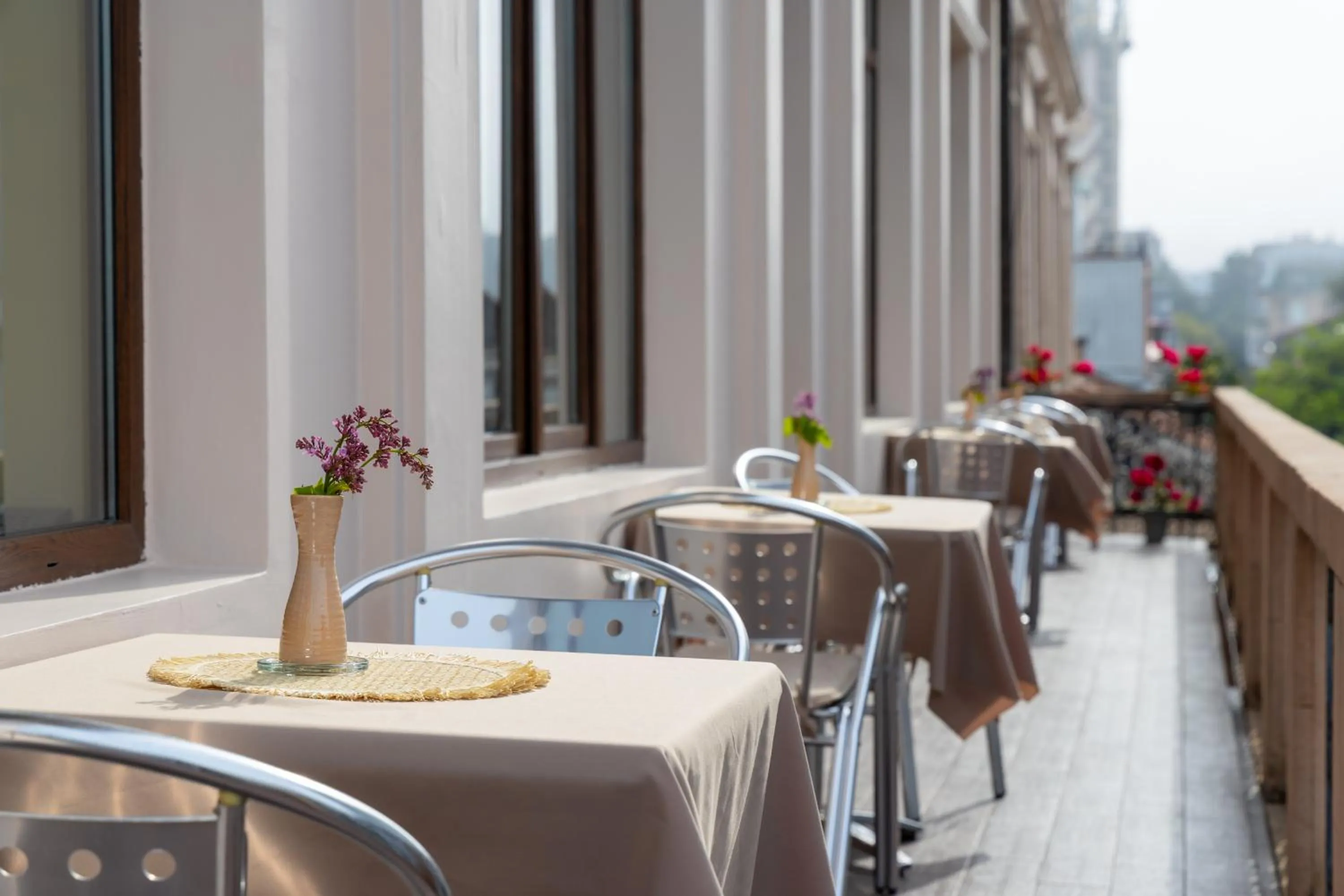 Restaurant/places to eat in Acord Hotel & Balcony