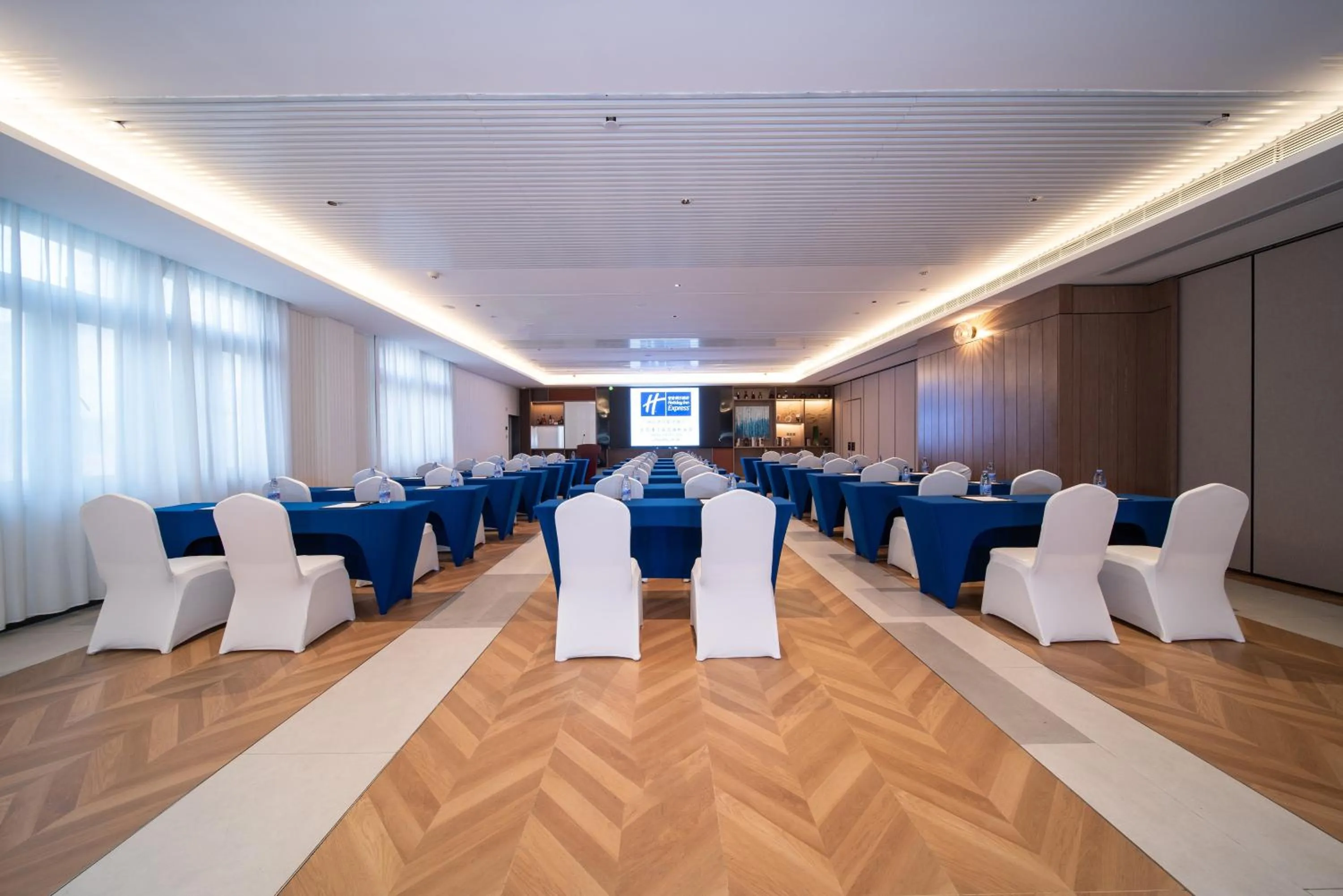 Meeting/conference room in Holiday Inn Express Shanghai Pujiang Lianhang Road by IHG