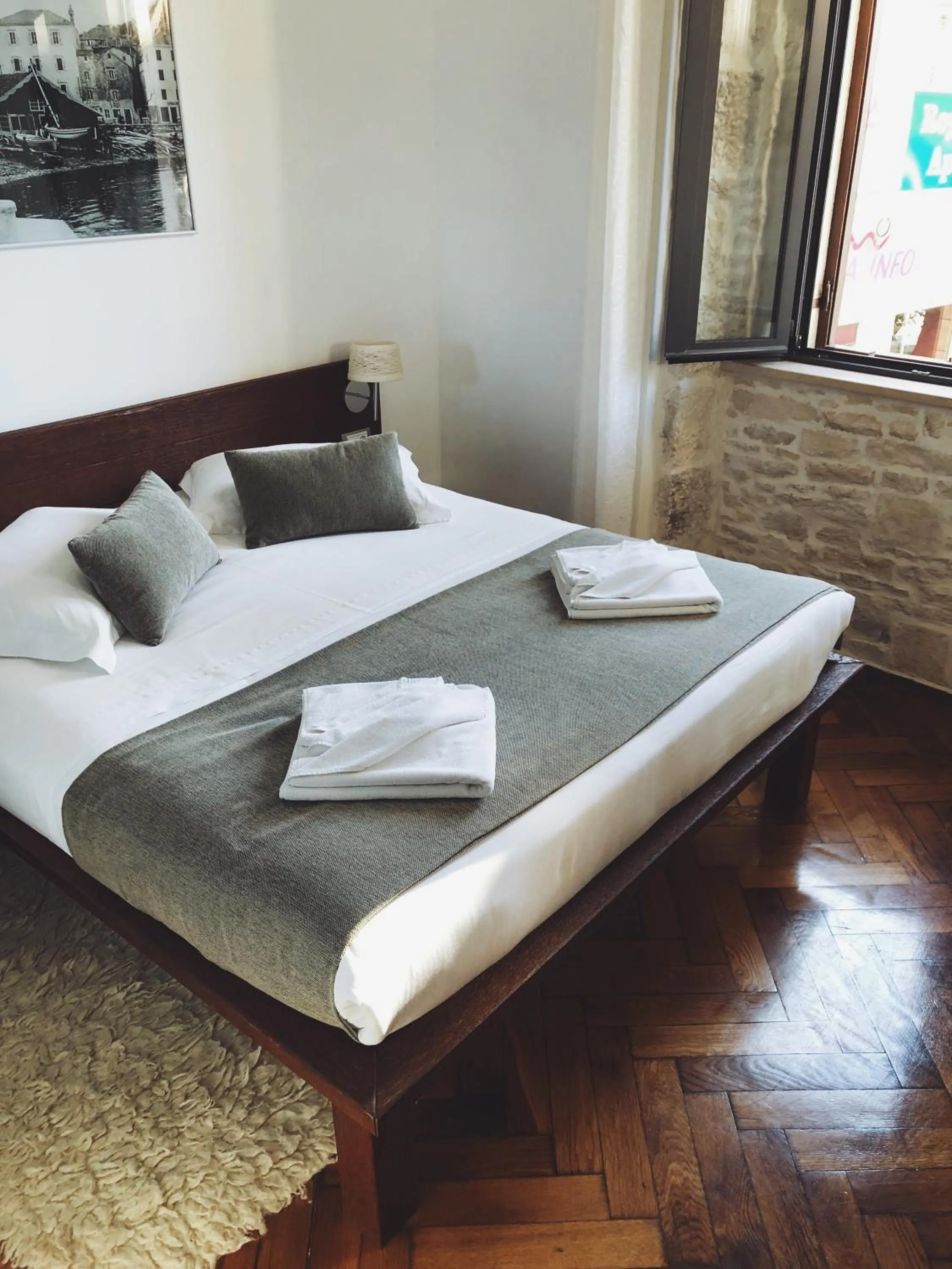 Photo of the whole room, Bed in San Teodoro