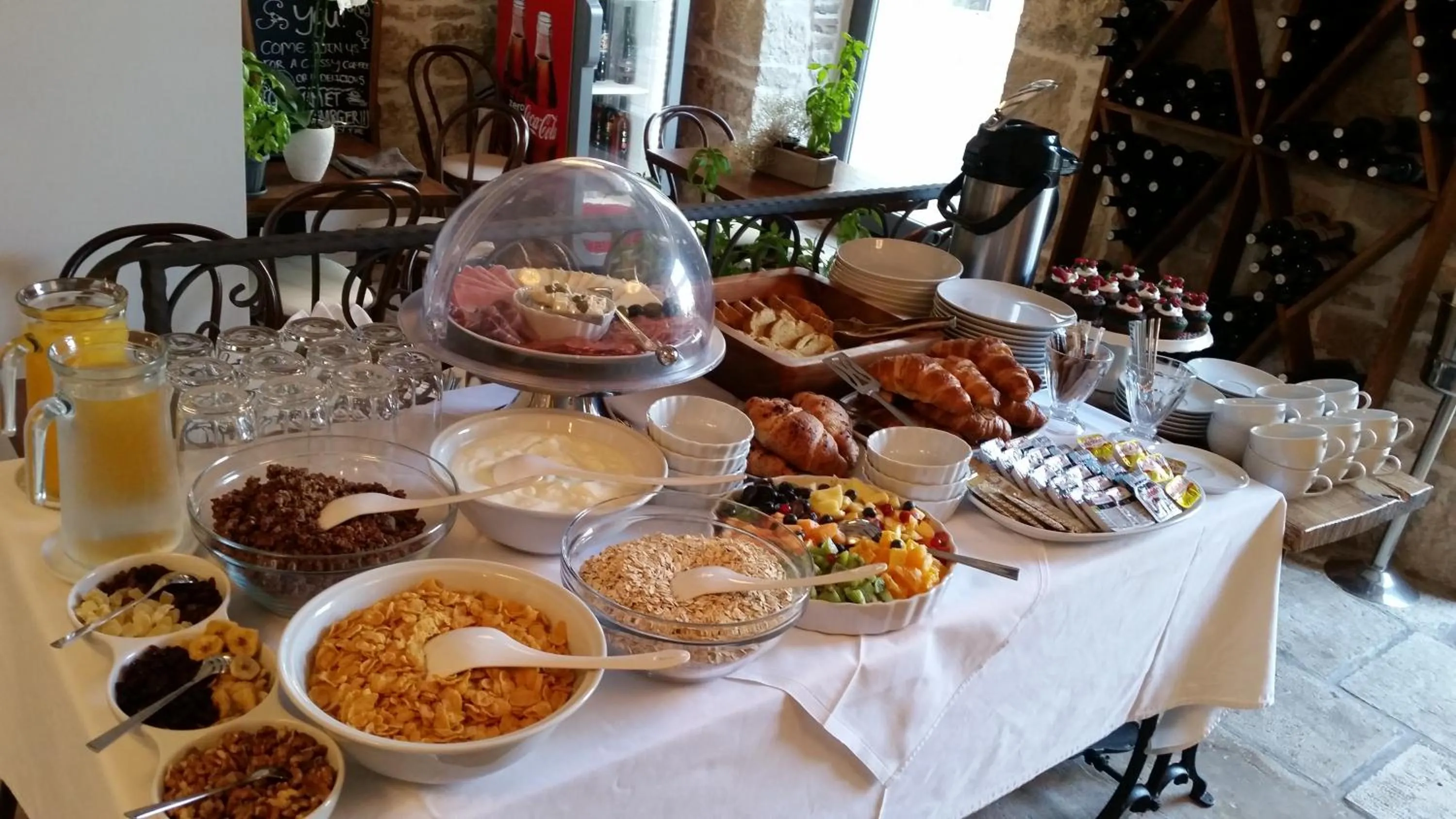 Continental breakfast in San Teodoro