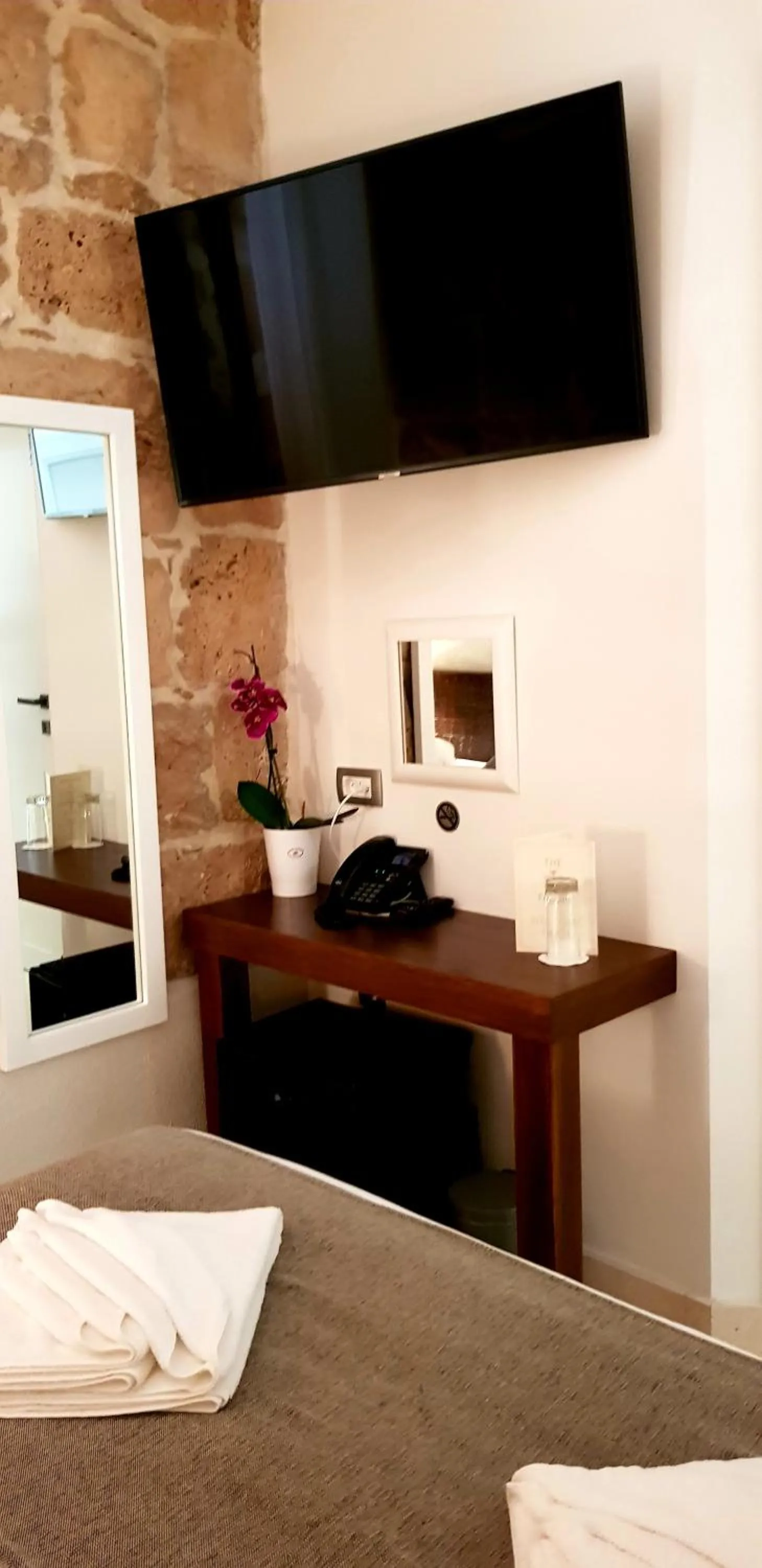 TV and multimedia, Bed in San Teodoro