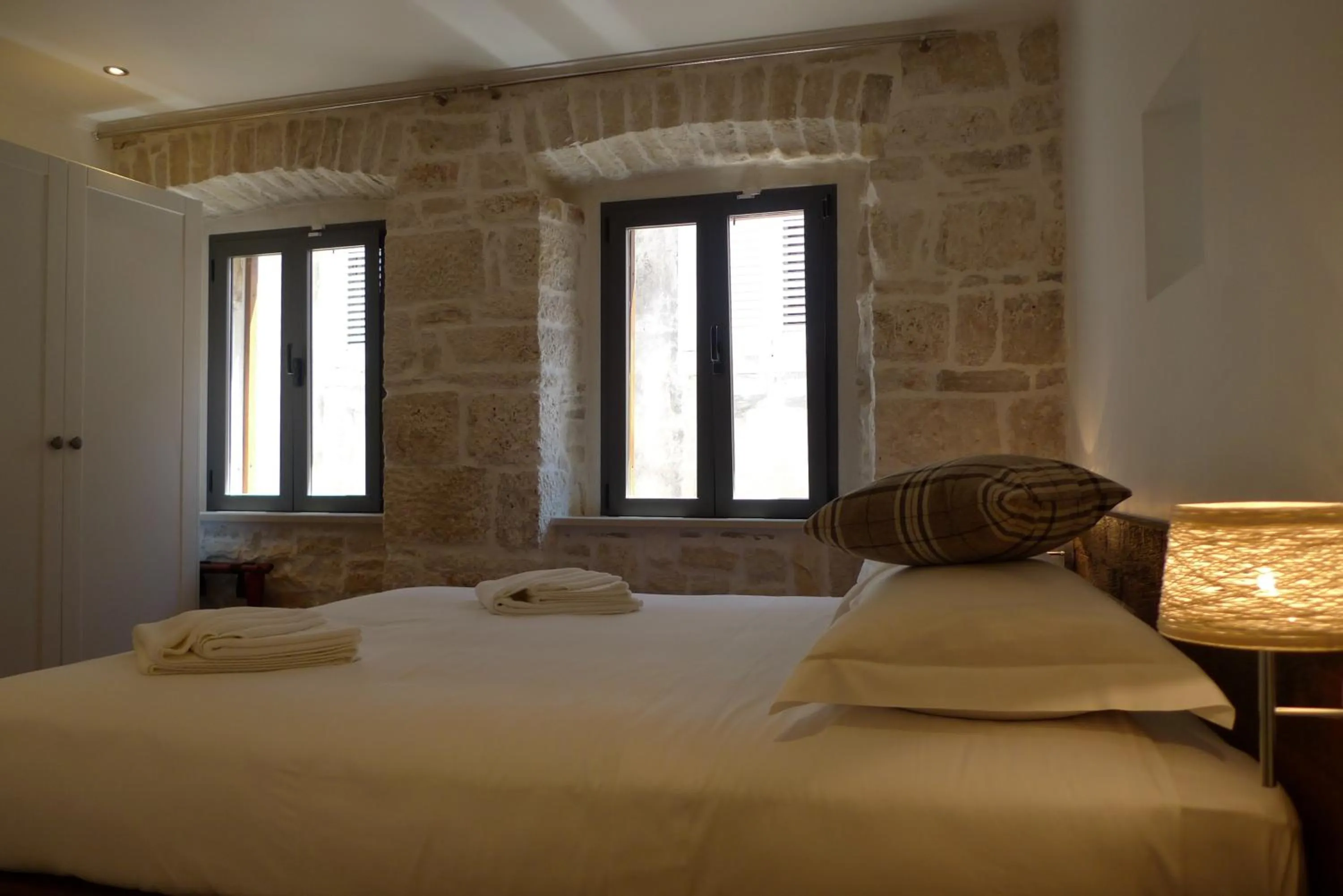 Street view, Bed in San Teodoro