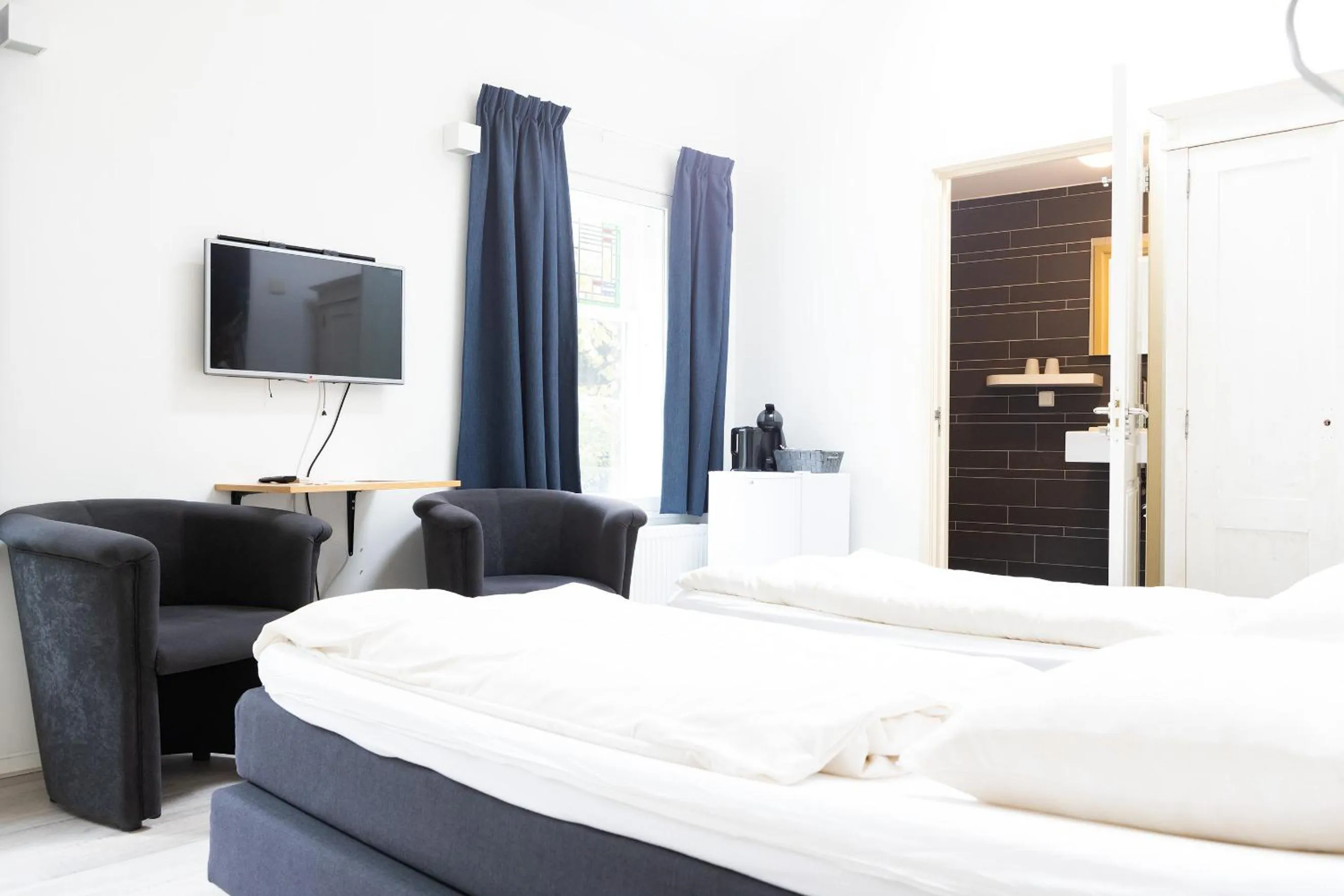 Photo of the whole room, Bed in La Casita bed and breakfast