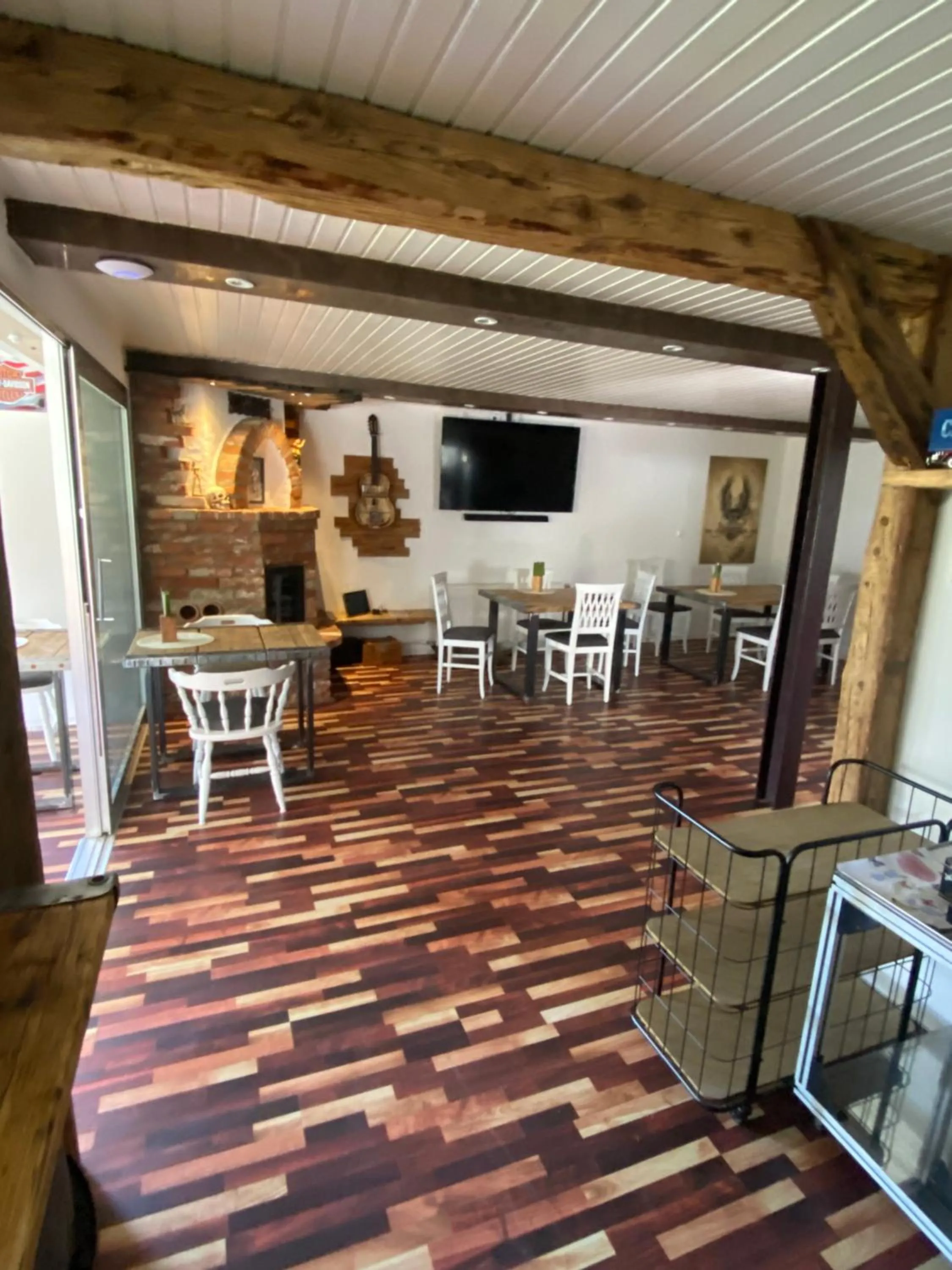 Restaurant/places to eat in La Irmania Pension