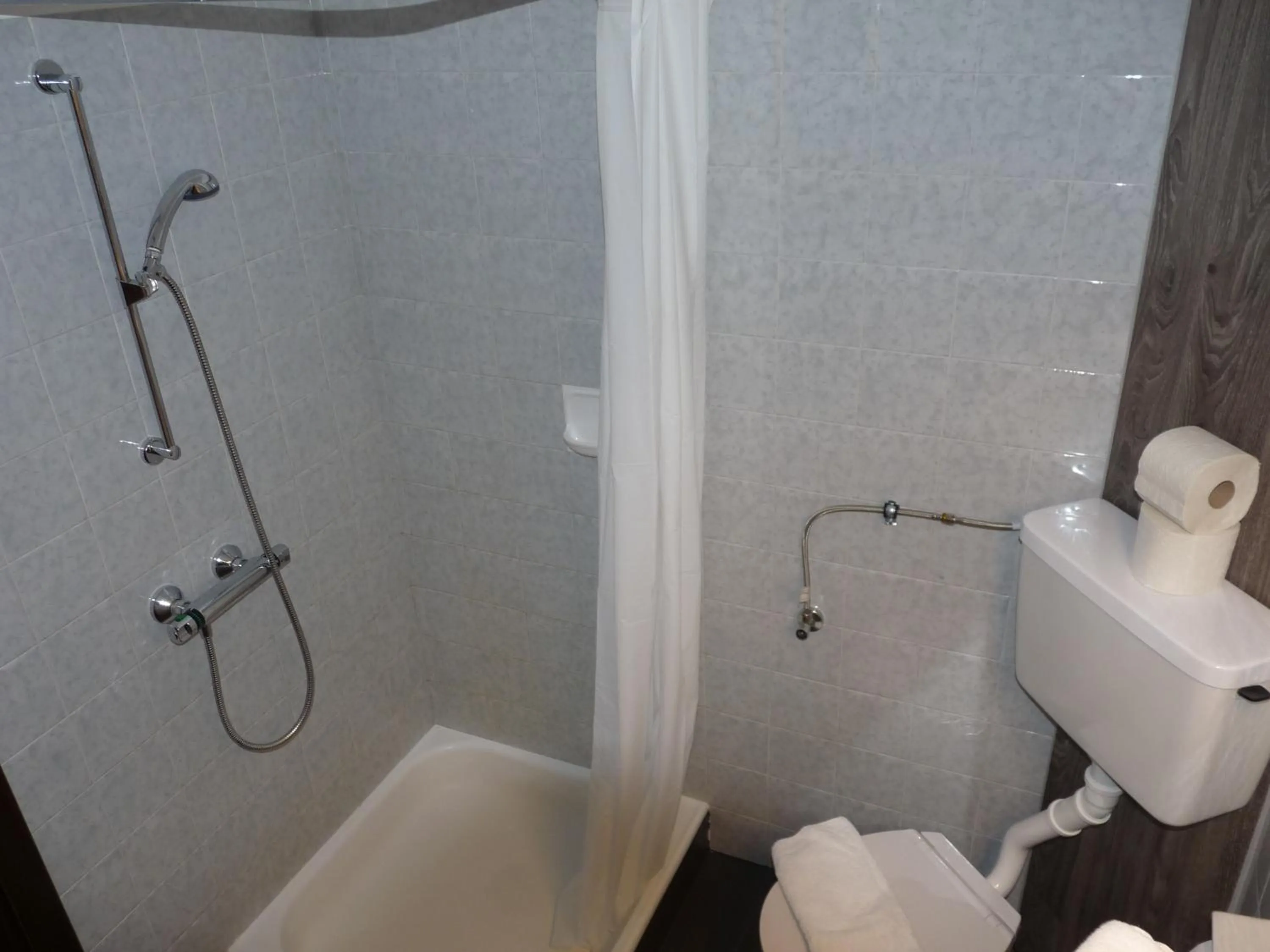 Bathroom in La Irmania Pension