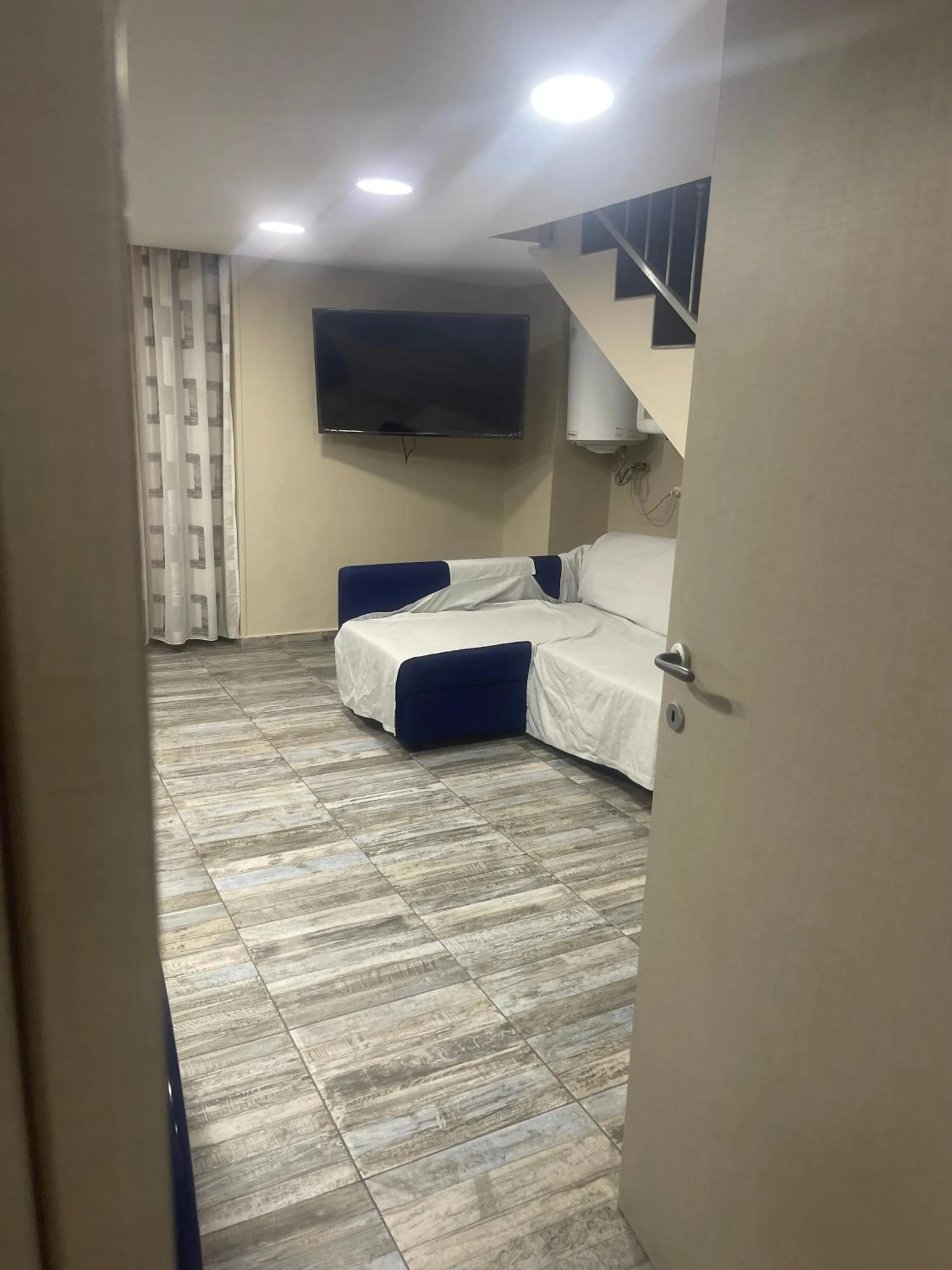 Communal lounge/ TV room, Bed in B&B Chez Moi