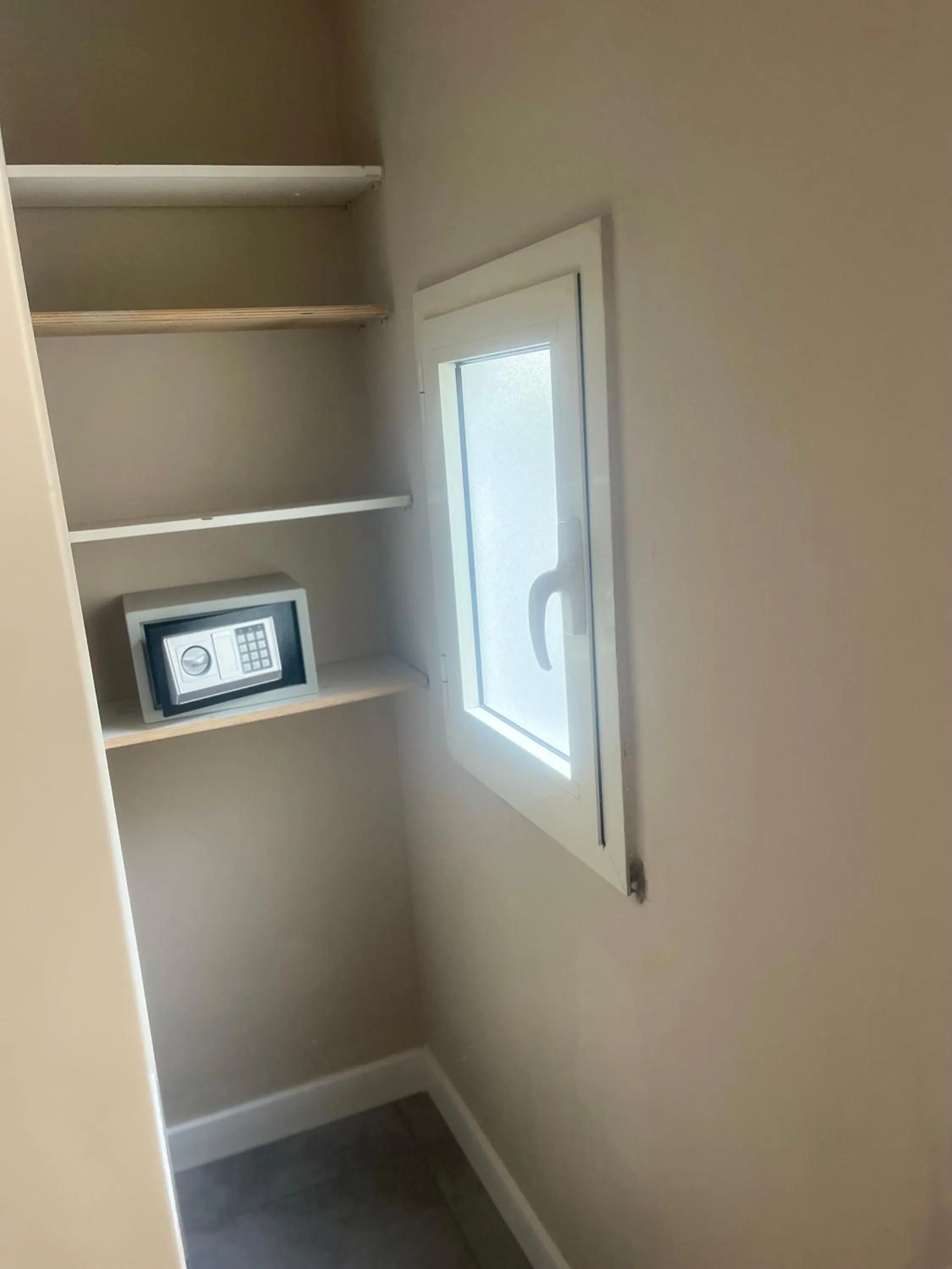 safe in B&B Chez Moi