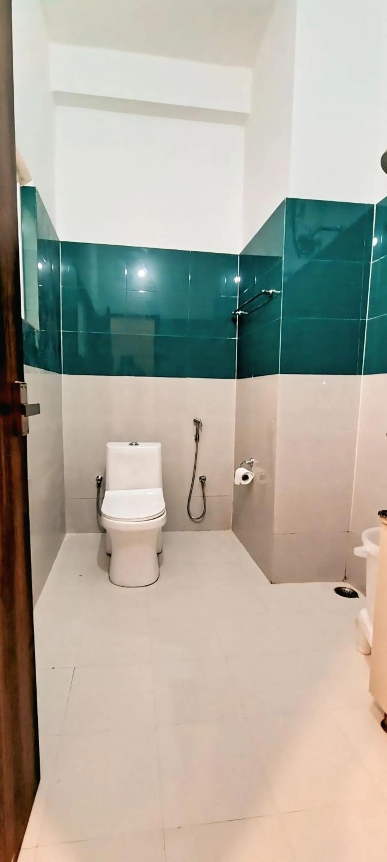 Bathroom in Hotel HSR Residency