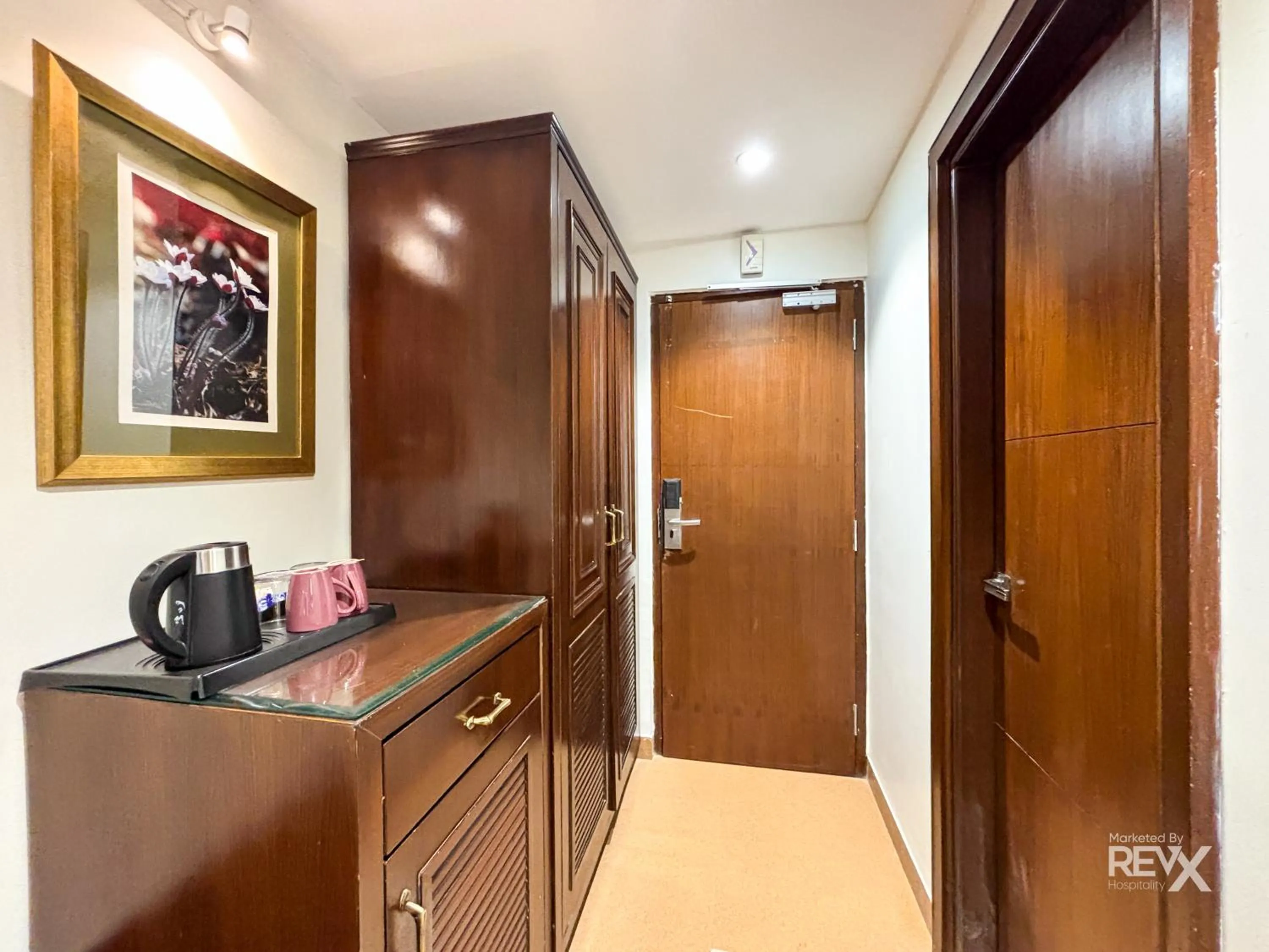 Kitchen or kitchenette in Hotel Green View - Behind Pramarth Niketan