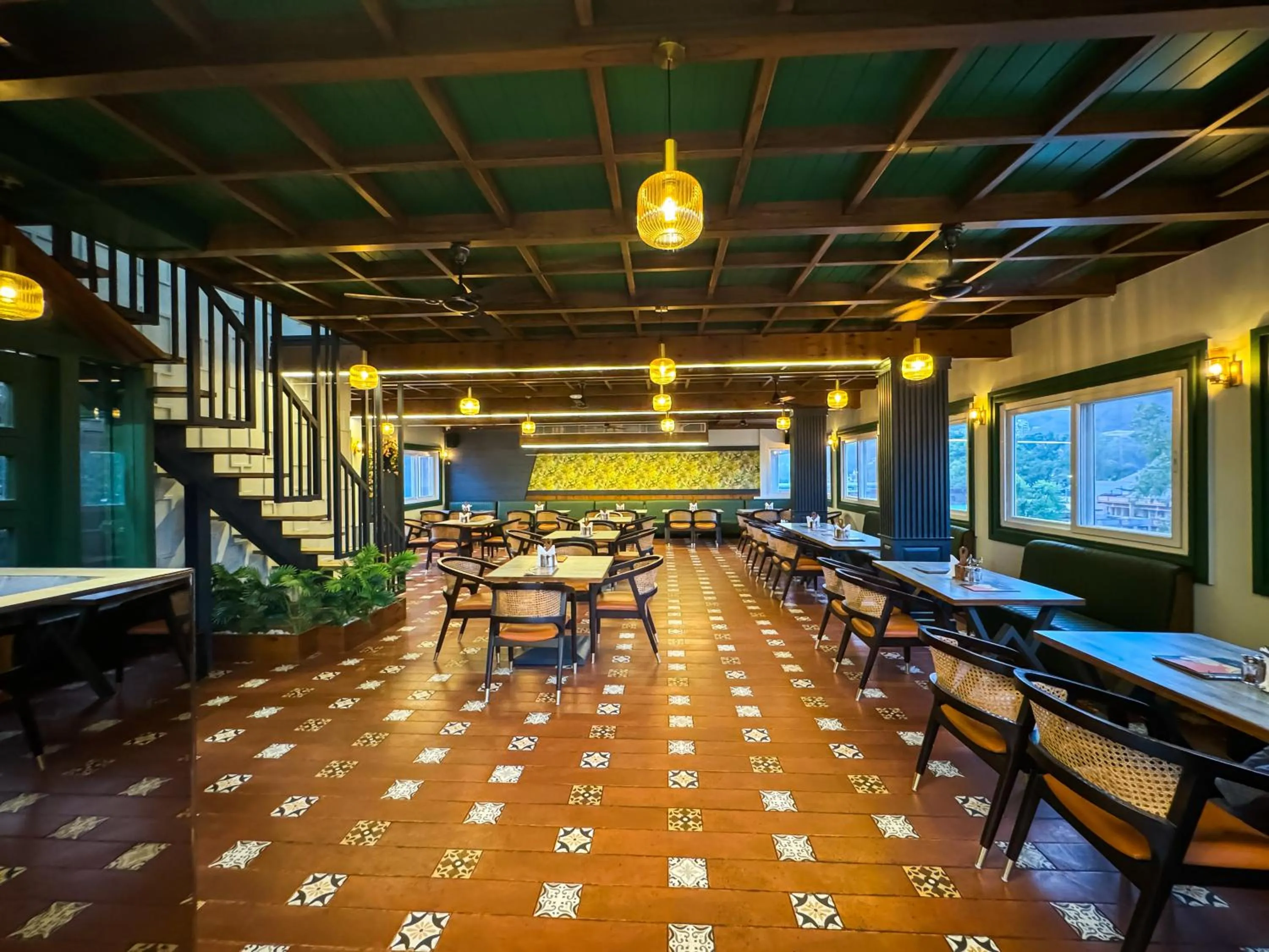 Restaurant/places to eat in Hotel Green View - Behind Pramarth Niketan