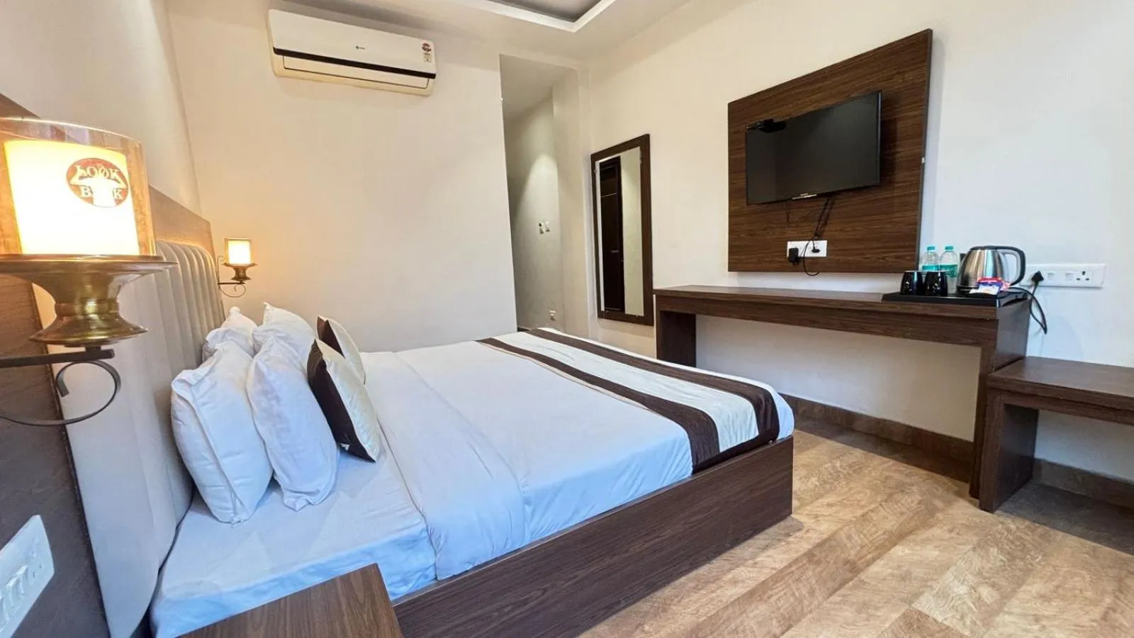 Bed in Hotel Green View - Behind Pramarth Niketan