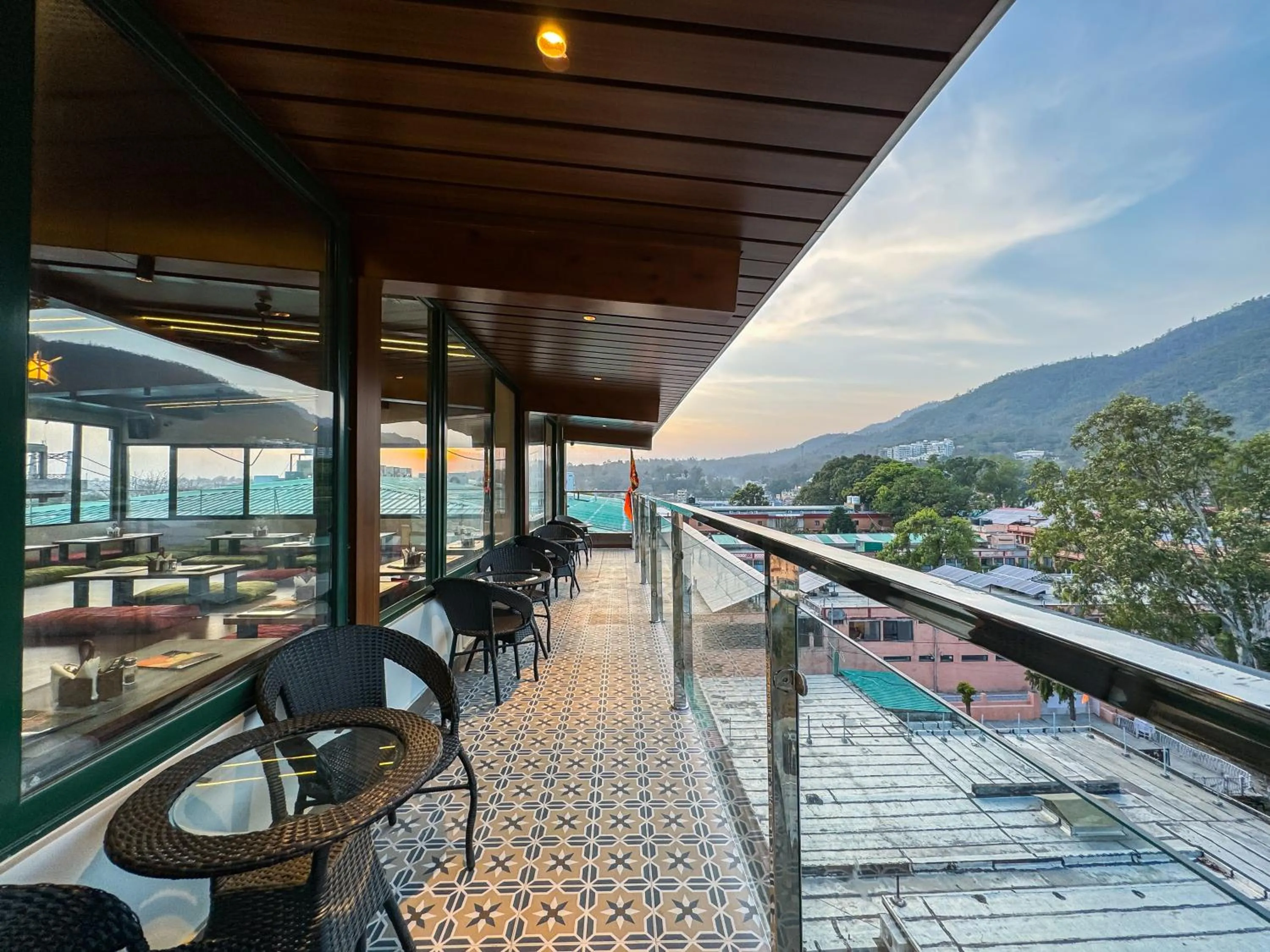 Restaurant/places to eat in Hotel Green View - Behind Pramarth Niketan