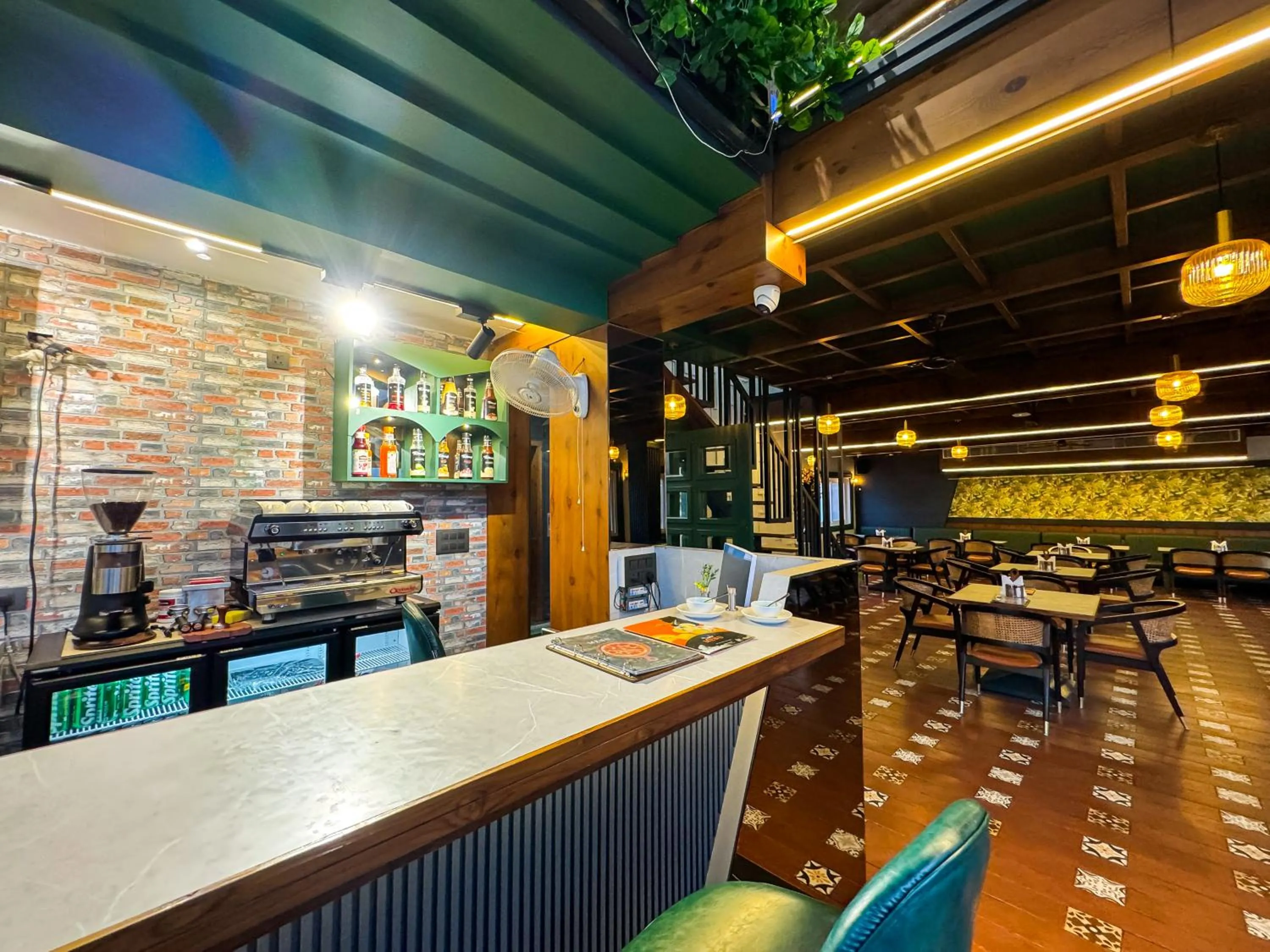 Restaurant/places to eat in Hotel Green View - Behind Pramarth Niketan