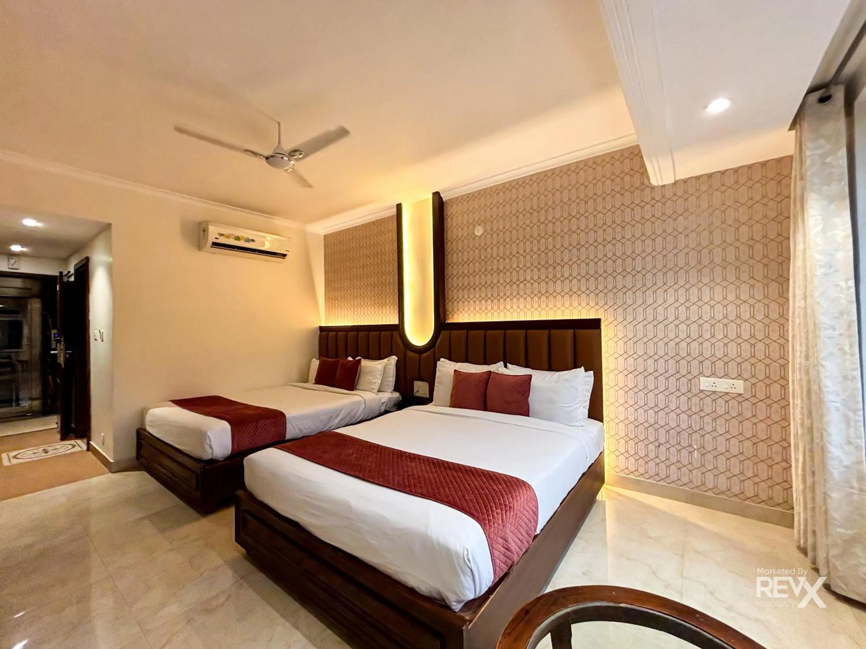 Bed in Hotel Green View - Behind Pramarth Niketan