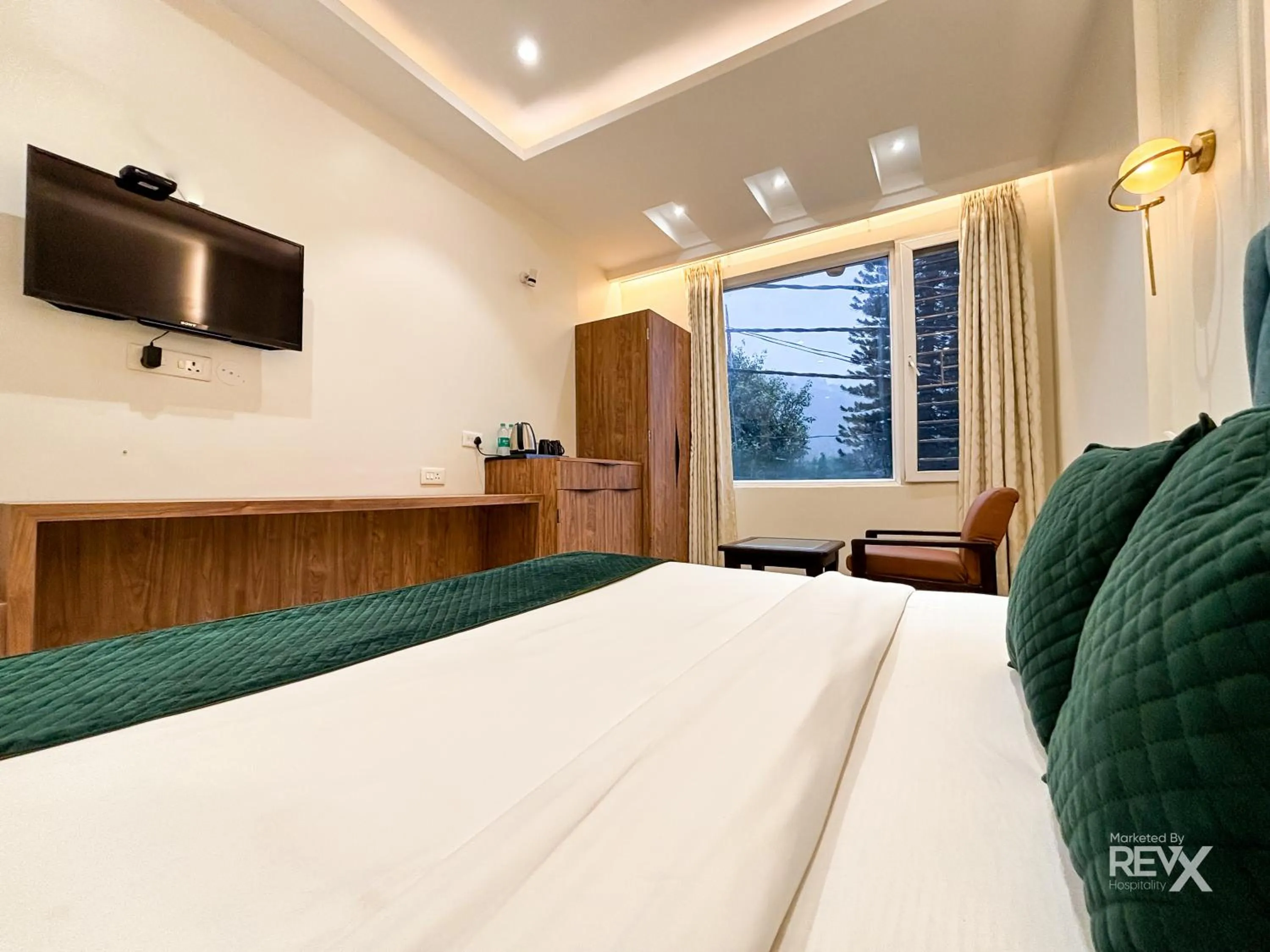 Bed in Hotel Green View - Behind Pramarth Niketan