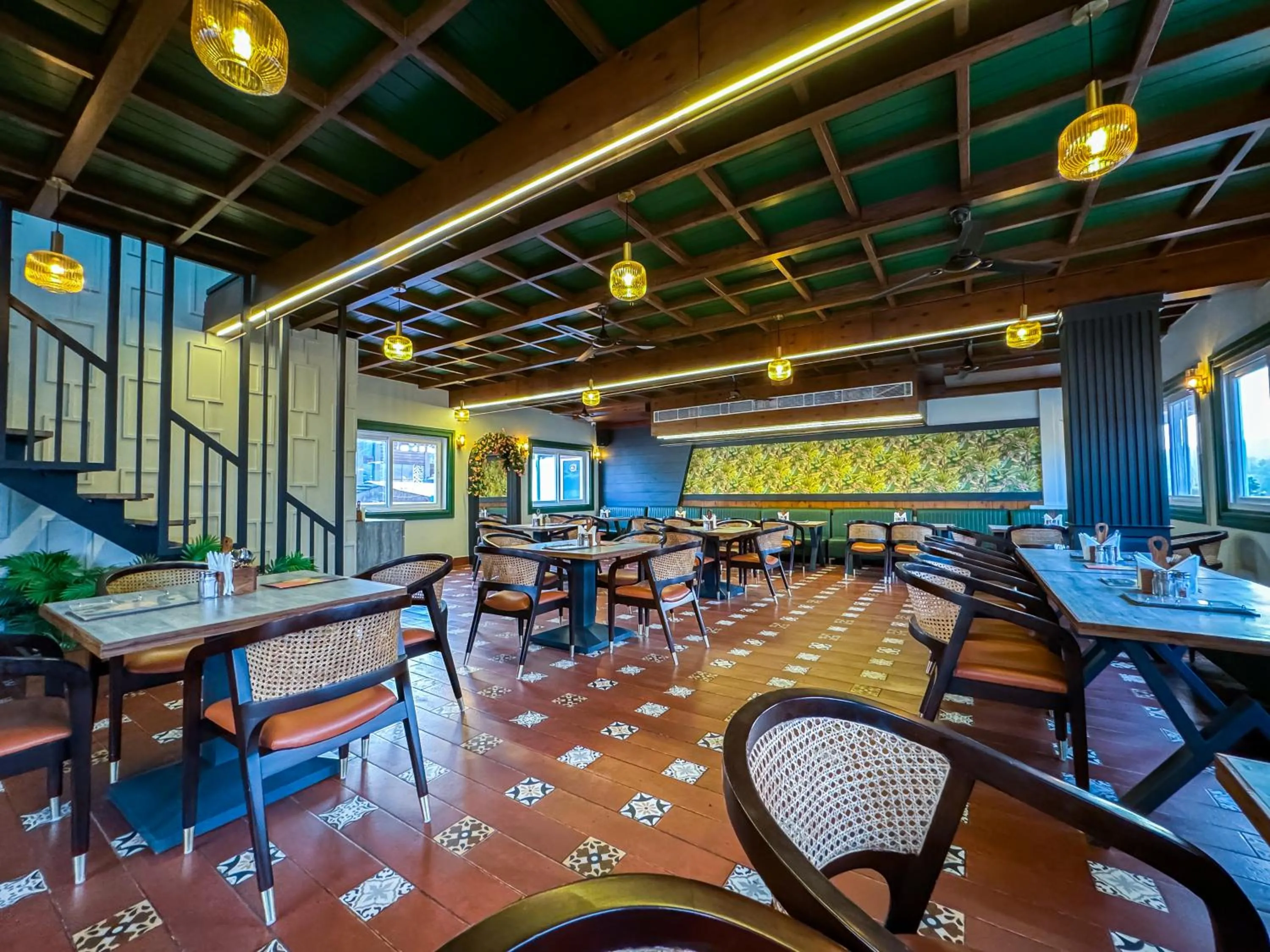 Restaurant/places to eat in Hotel Green View - Behind Pramarth Niketan