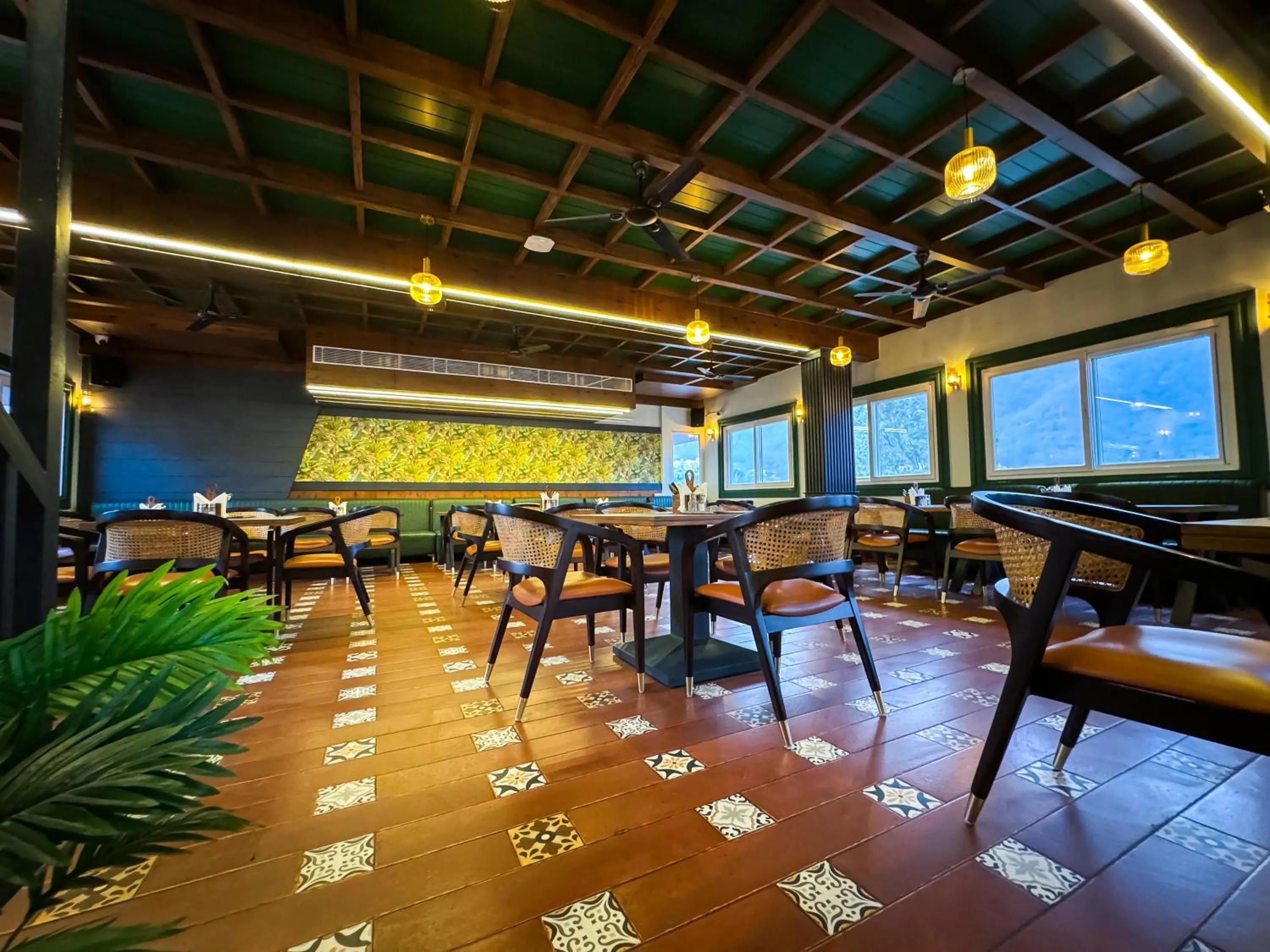 Restaurant/places to eat in Hotel Green View - Behind Pramarth Niketan