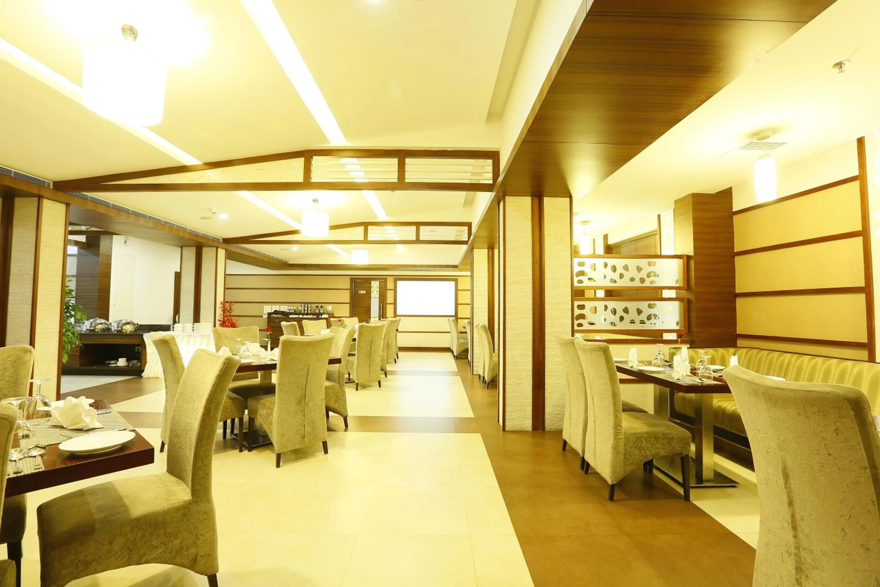 Restaurant/places to eat in Hotel Moonlit Regency