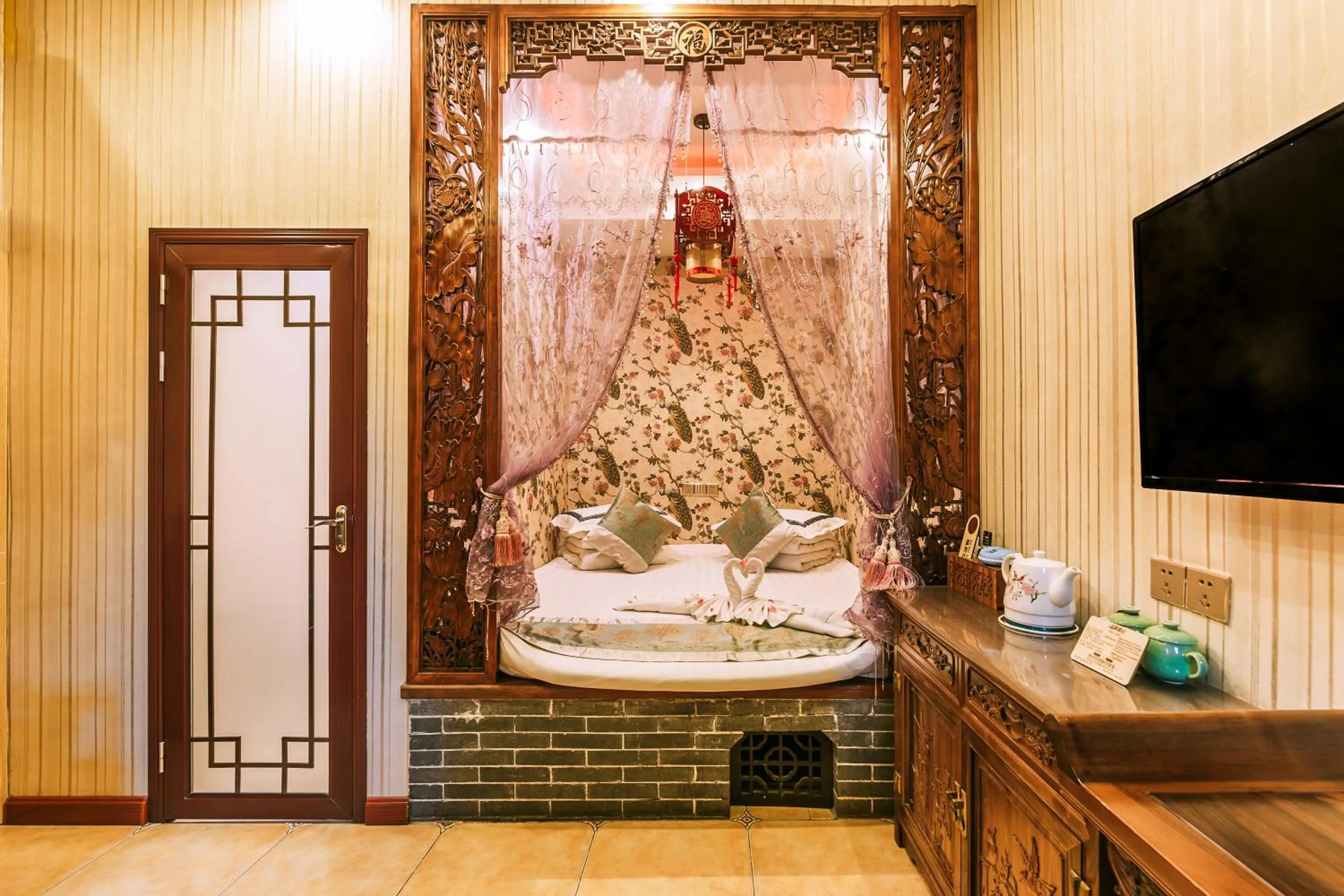 Decorative detail in Pingyao HongJingYuanGuesthouse