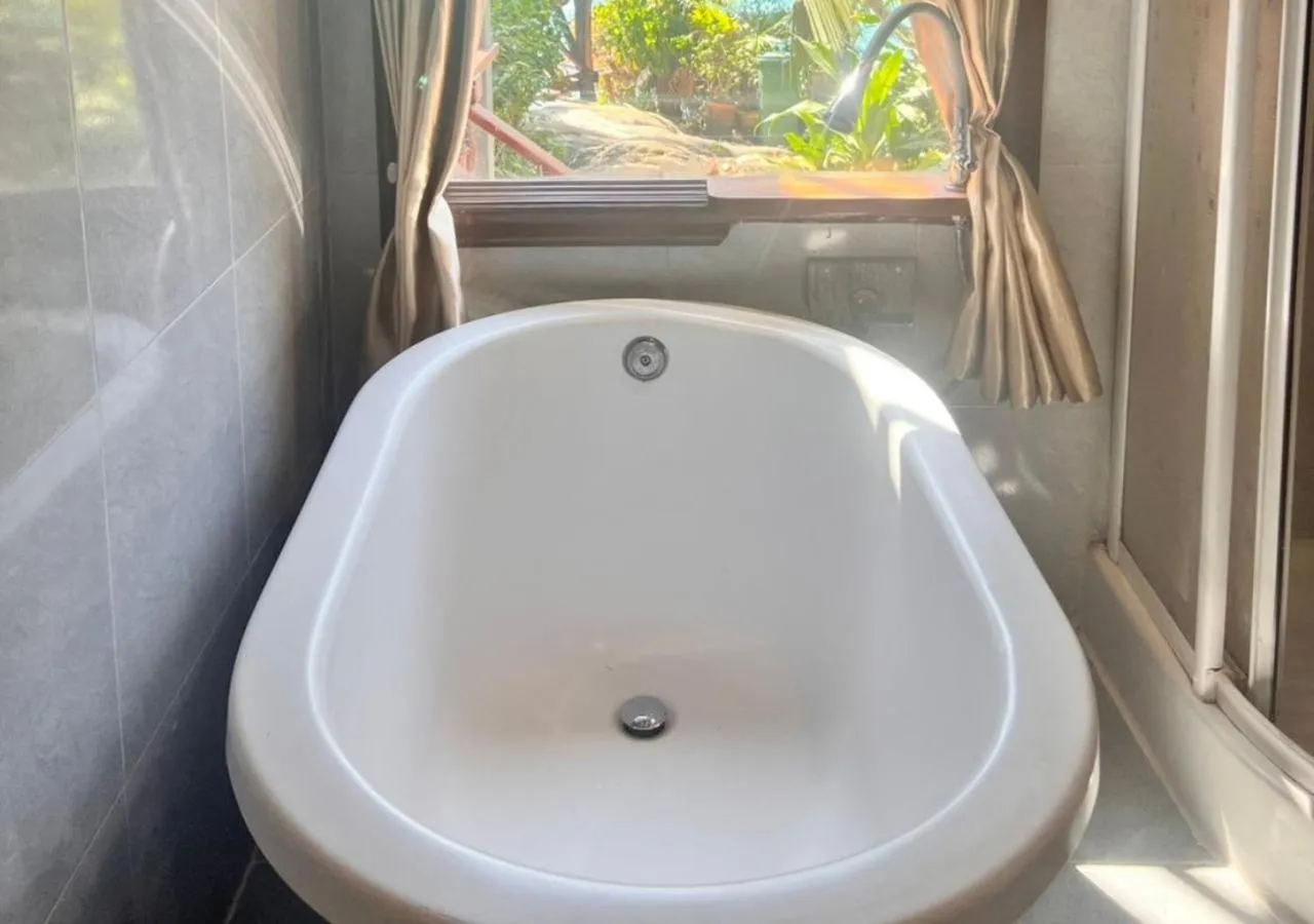 Bath in Tongta Phaview Resort