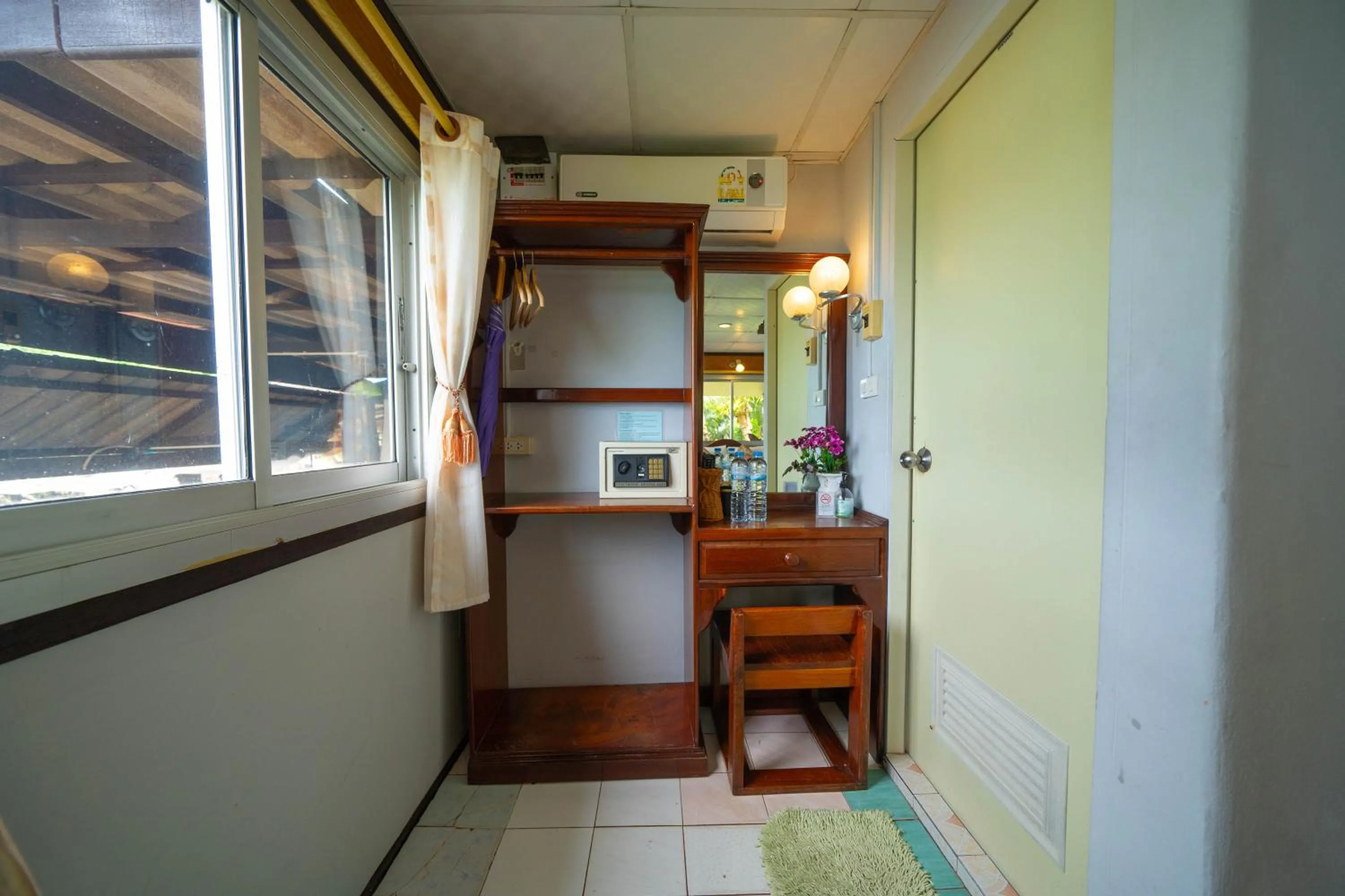 hair dresser in Tongta Phaview Resort