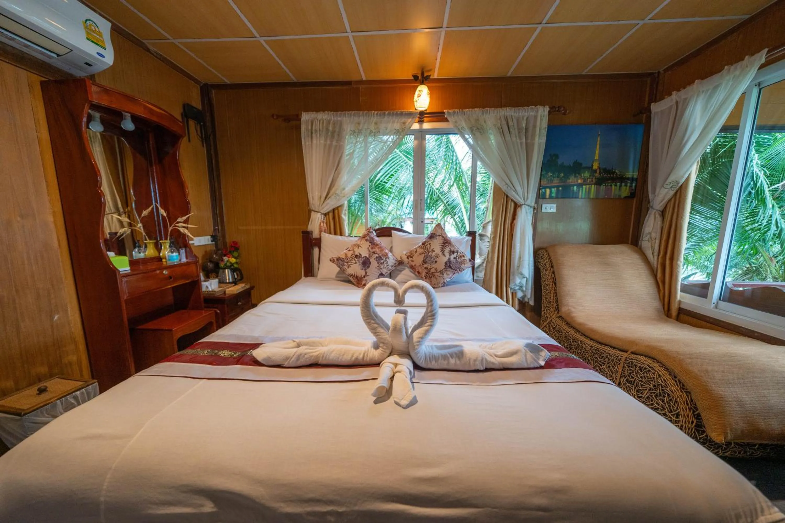 Bed in Tongta Phaview Resort