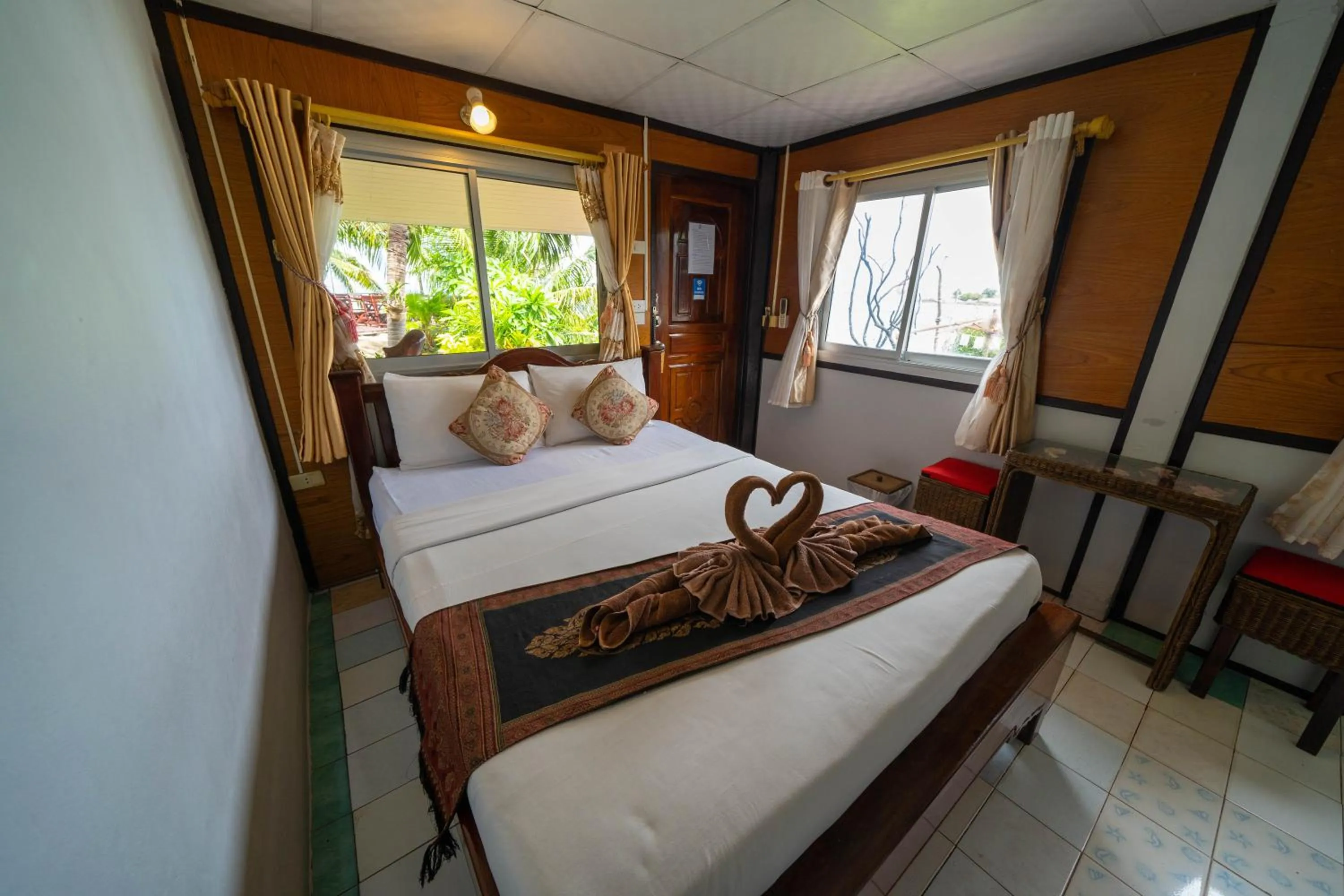 Bed in Tongta Phaview Resort