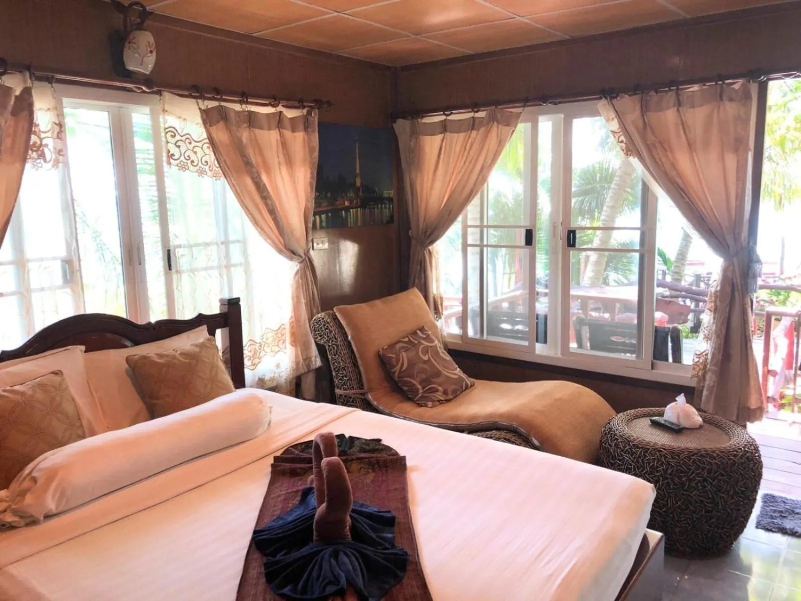 Bed in Tongta Phaview Resort