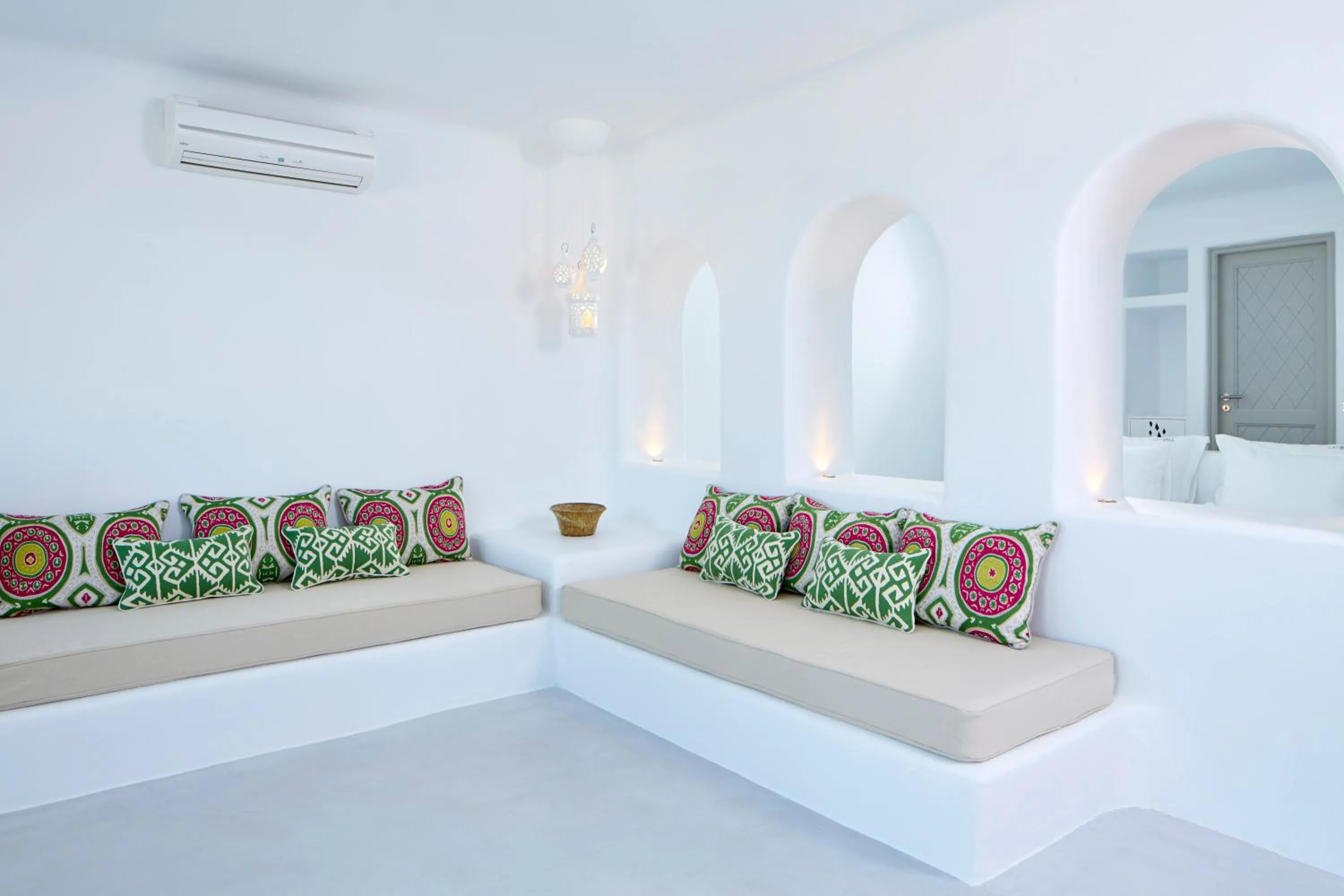 Living room, Bed in Skyfall Suites - Adults Only