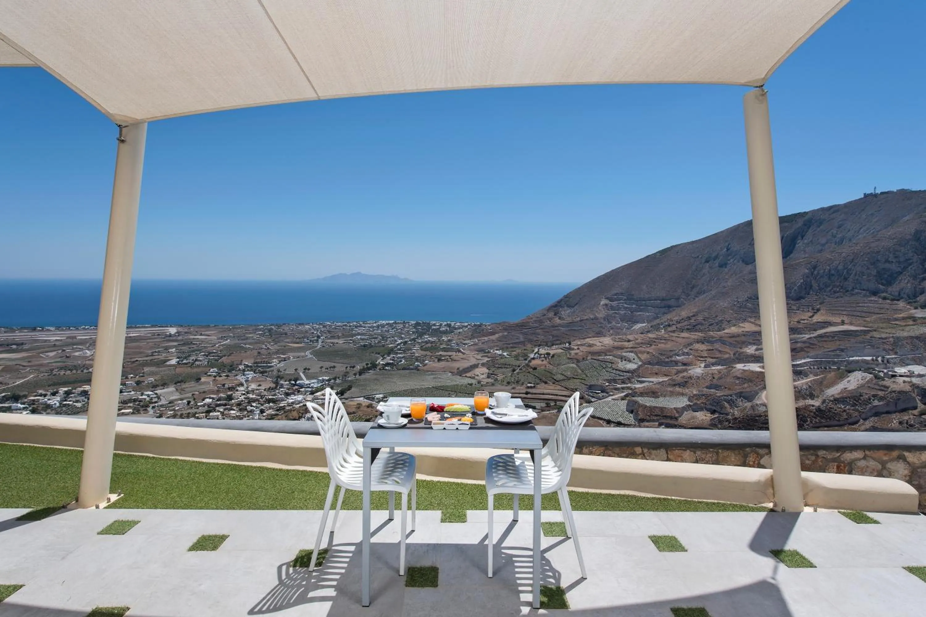 Restaurant/places to eat in Skyfall Suites - Adults Only